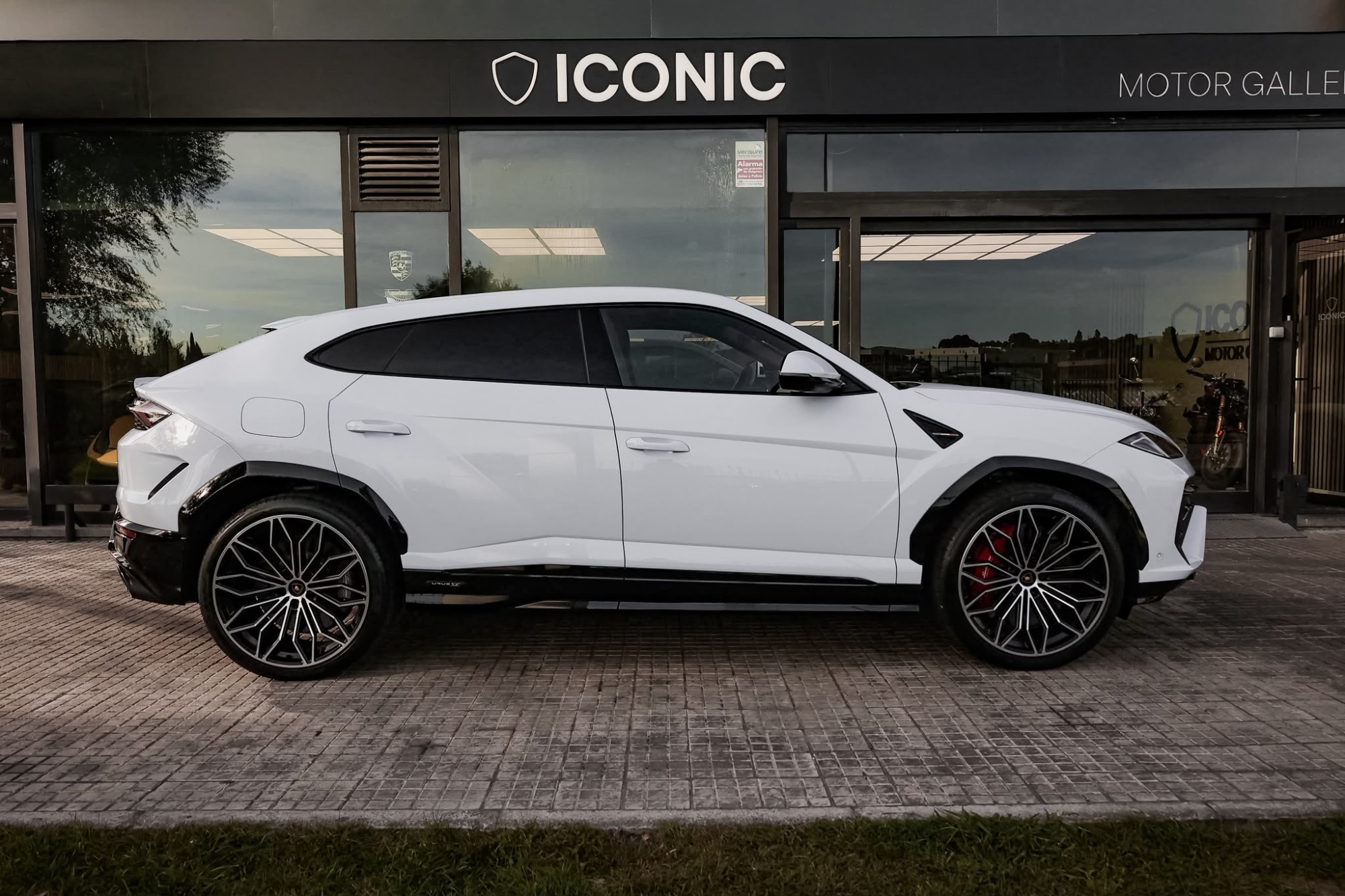 LAMBORGHINI URUS SE