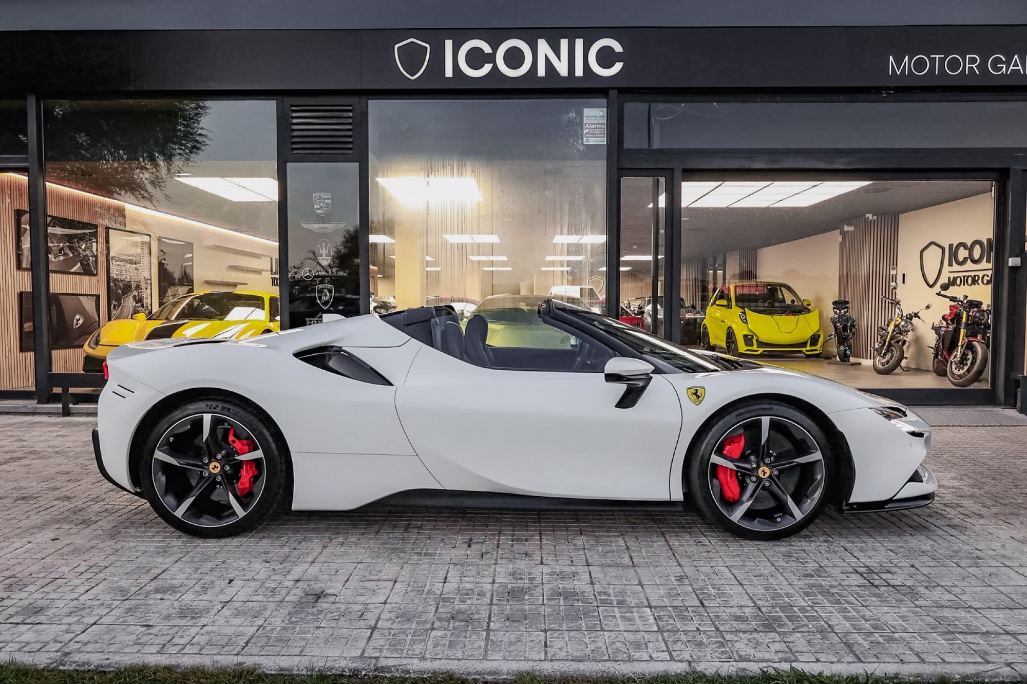 FERRARI SF90 SPYDER