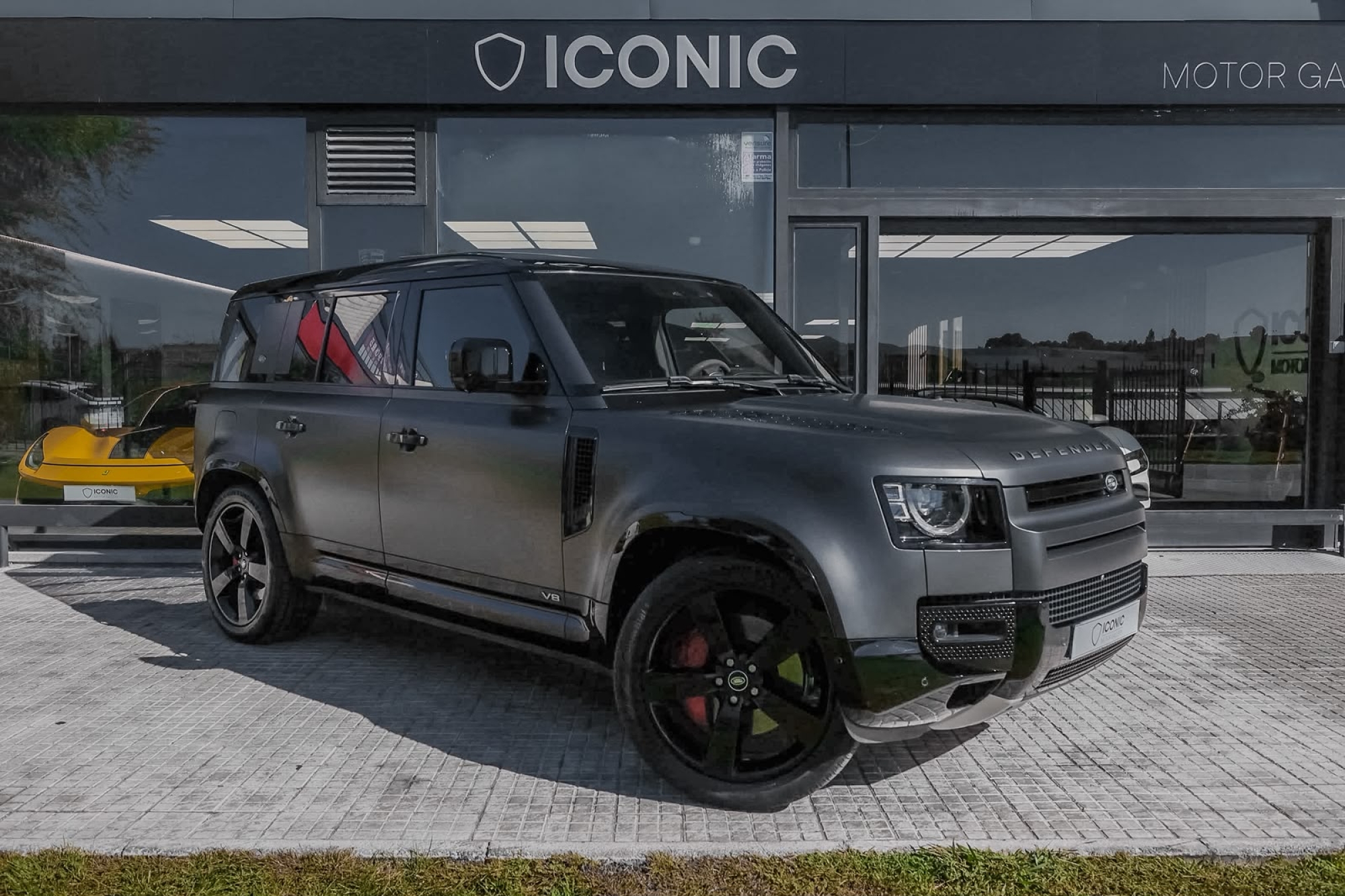 LAND ROVER DEFENDER 110 