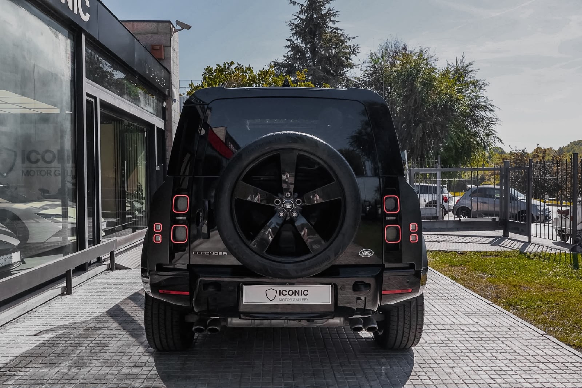 LAND ROVER DEFENDER 110 