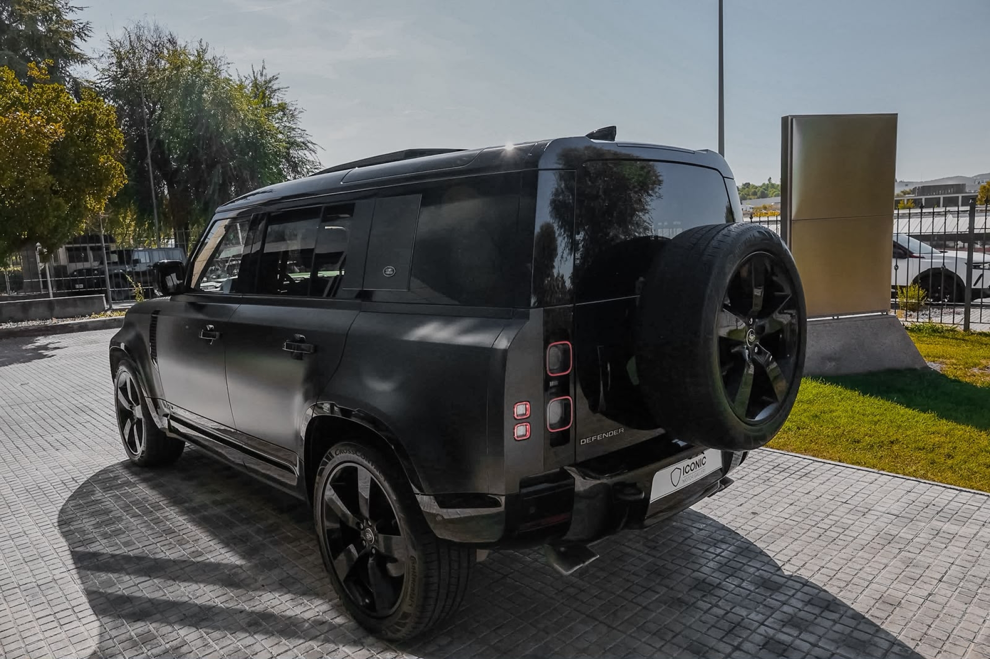 LAND ROVER DEFENDER 110 