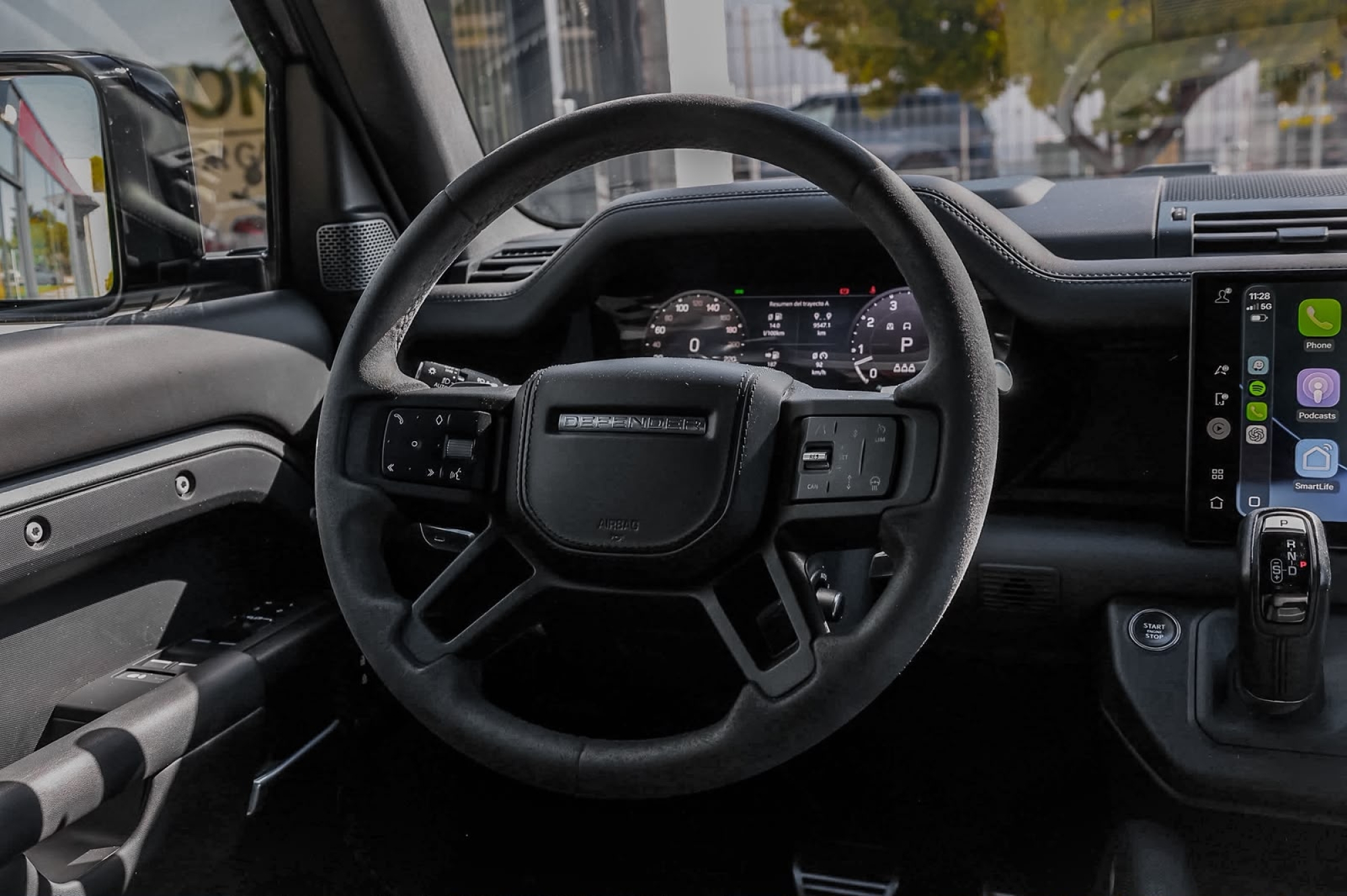 LAND ROVER DEFENDER 110 