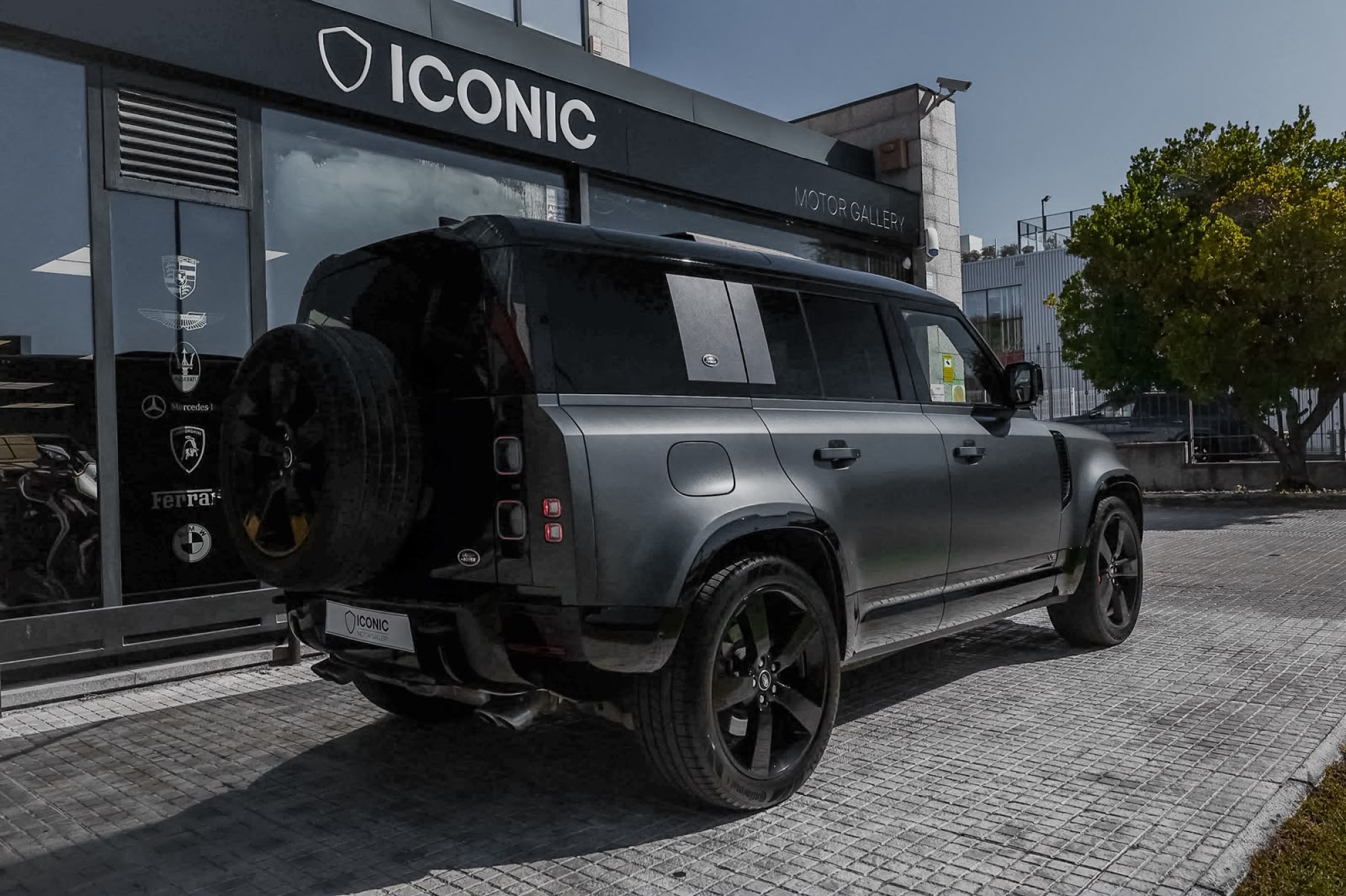 LAND ROVER DEFENDER 110 