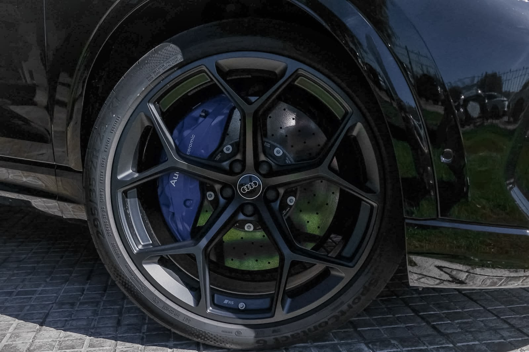 AUDI RSQ8 PERFORMANCE