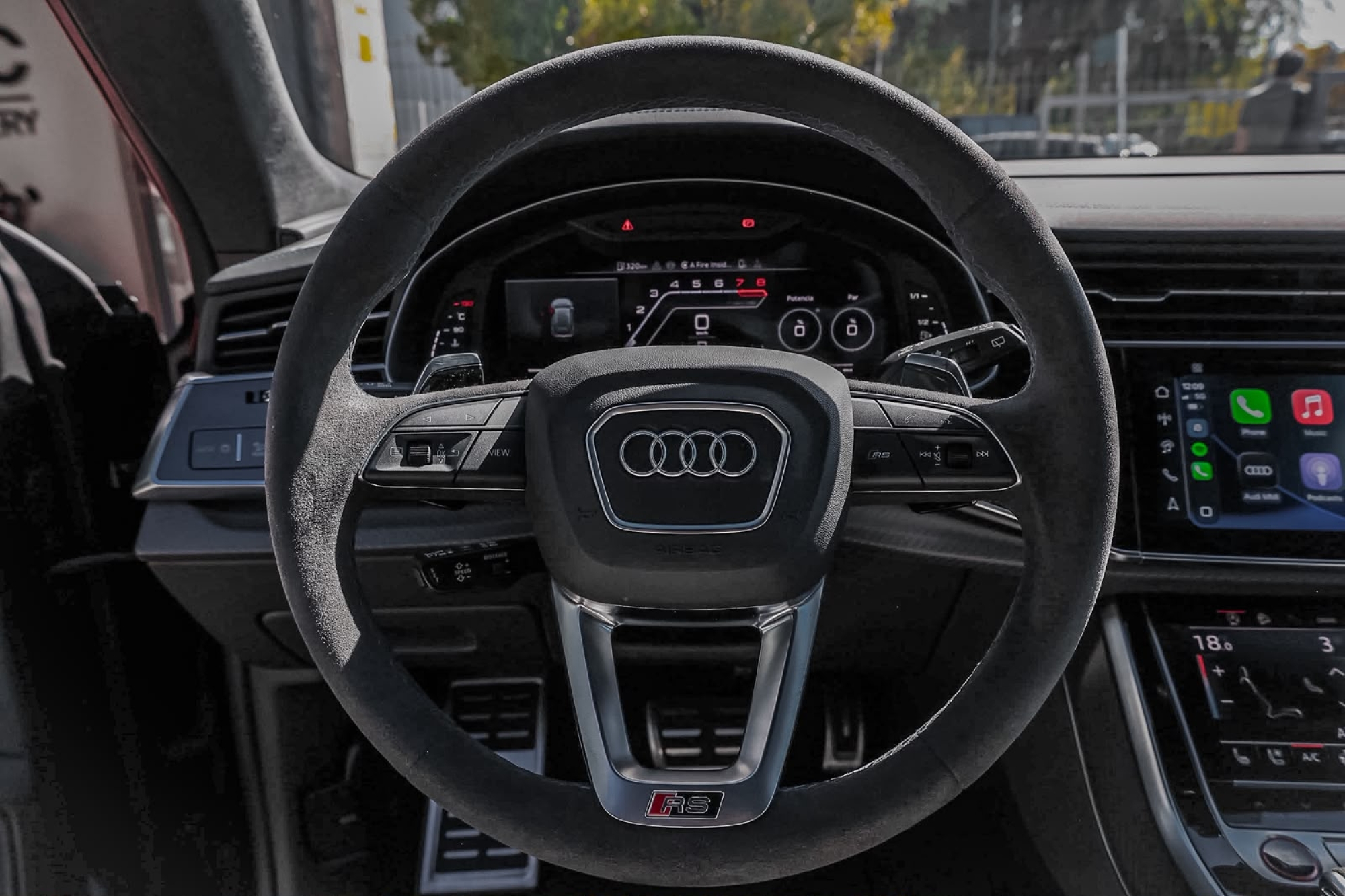 AUDI RSQ8 PERFORMANCE