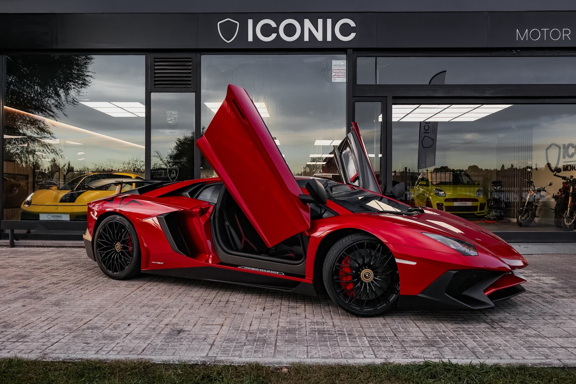 LAMBORGHINI AVENTADOR SV