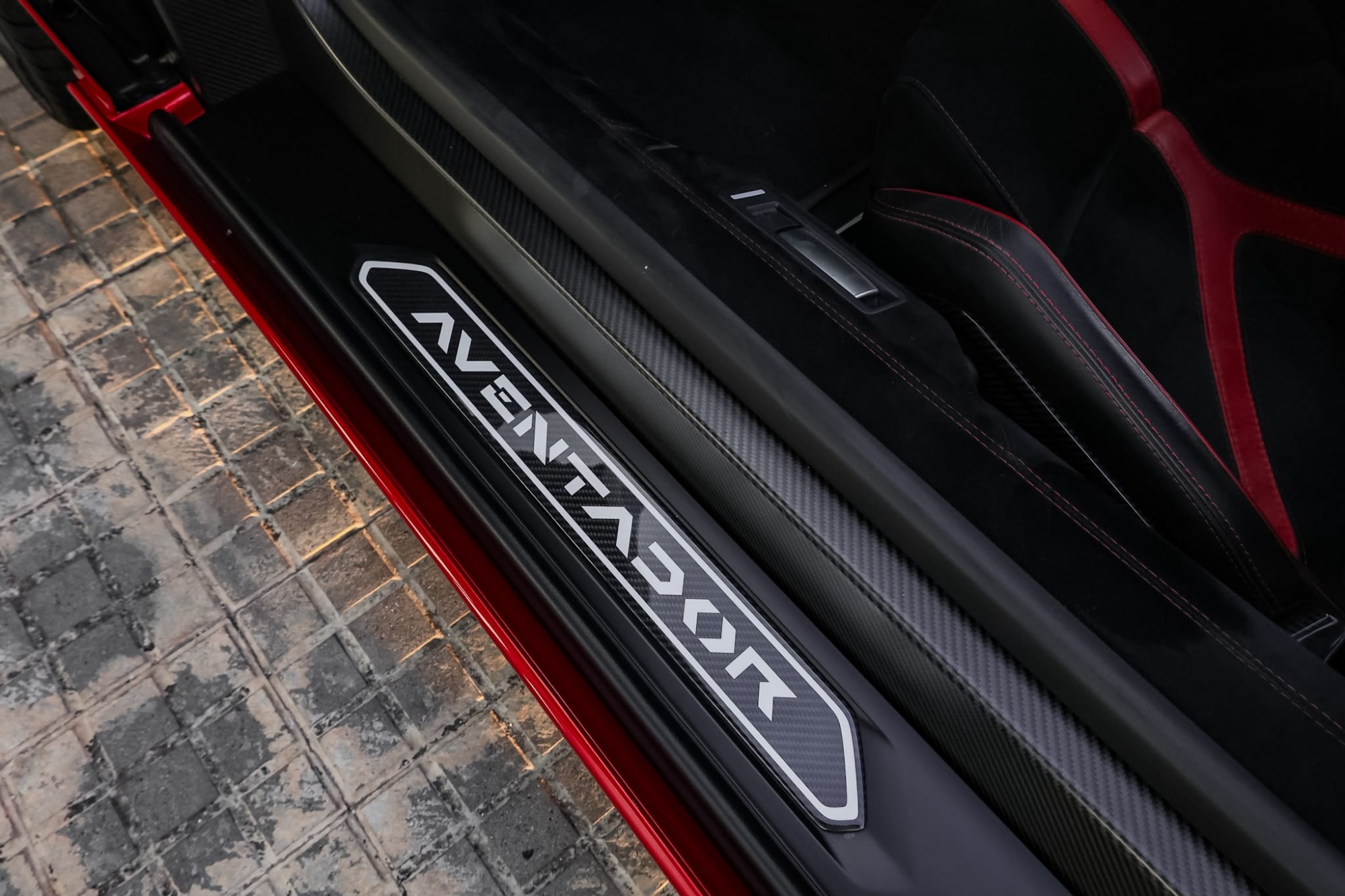 LAMBORGHINI AVENTADOR SV