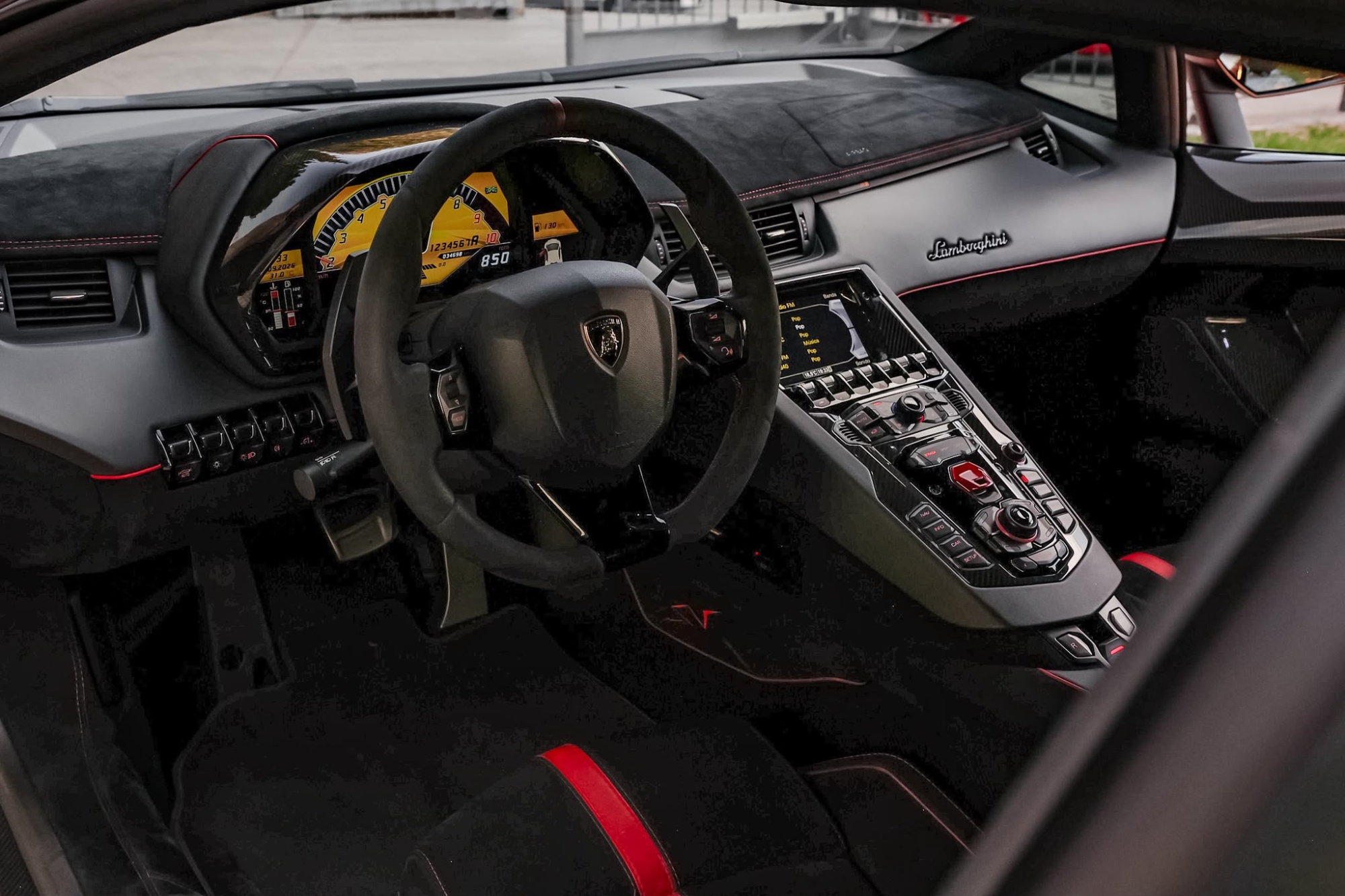 LAMBORGHINI AVENTADOR SV