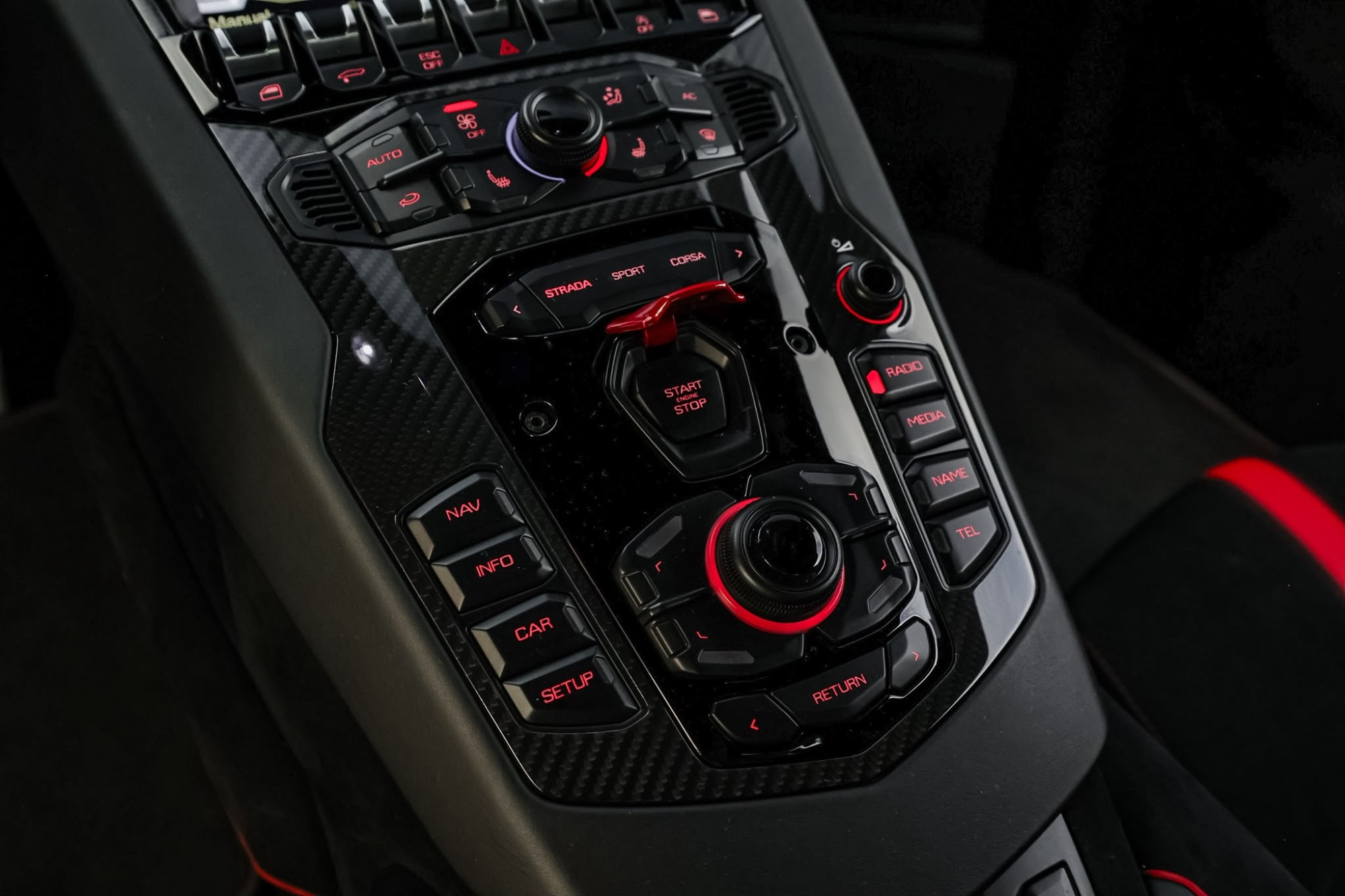 LAMBORGHINI AVENTADOR SV