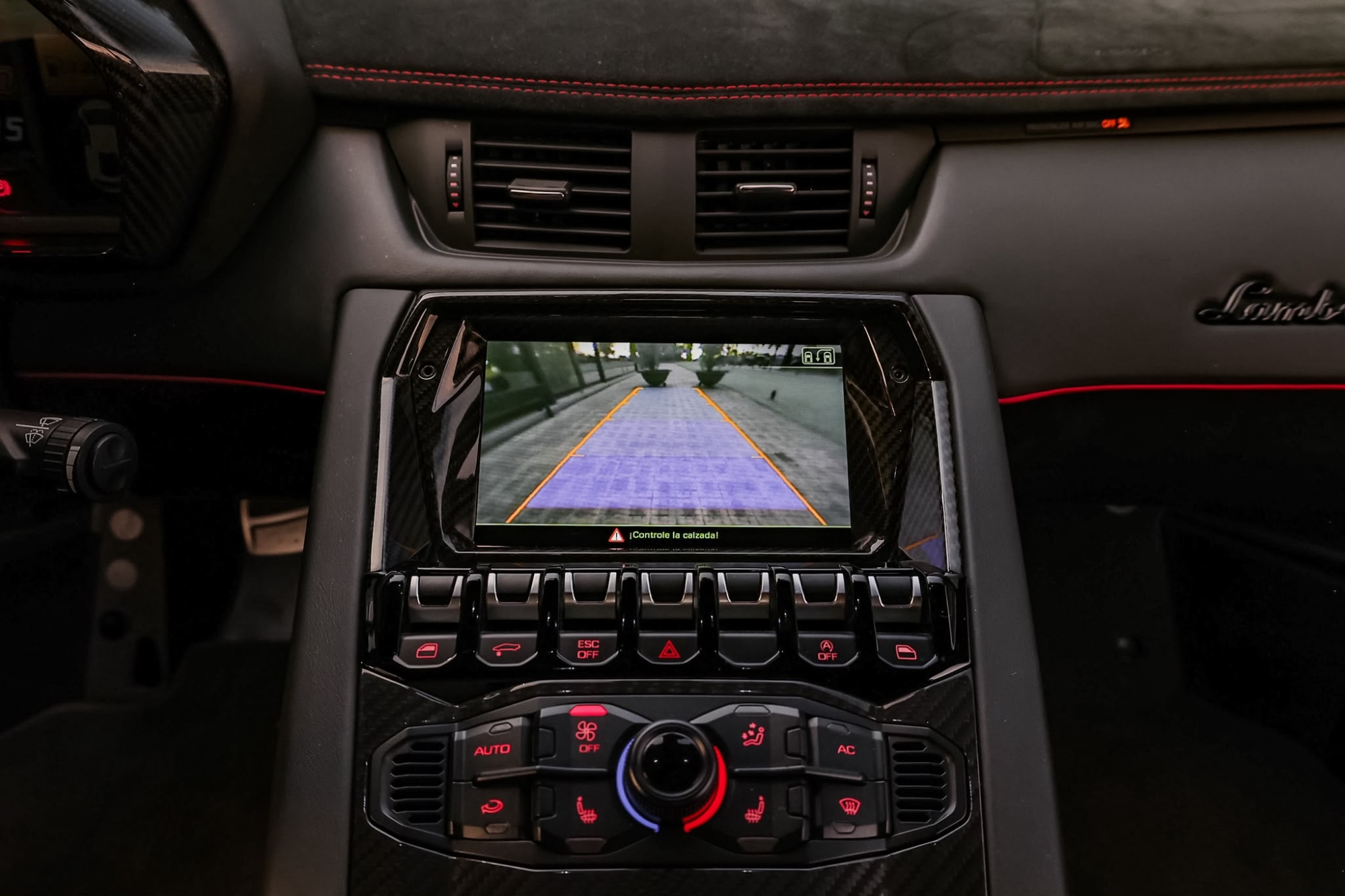 LAMBORGHINI AVENTADOR SV