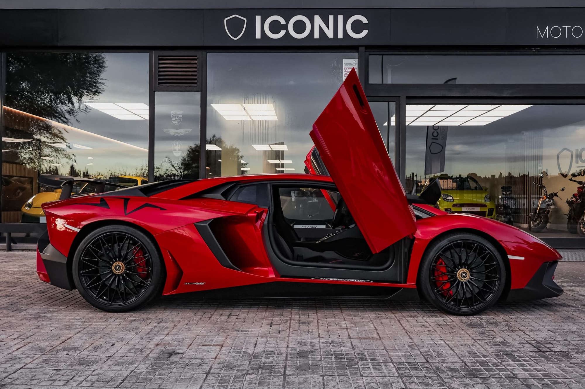 LAMBORGHINI AVENTADOR SV