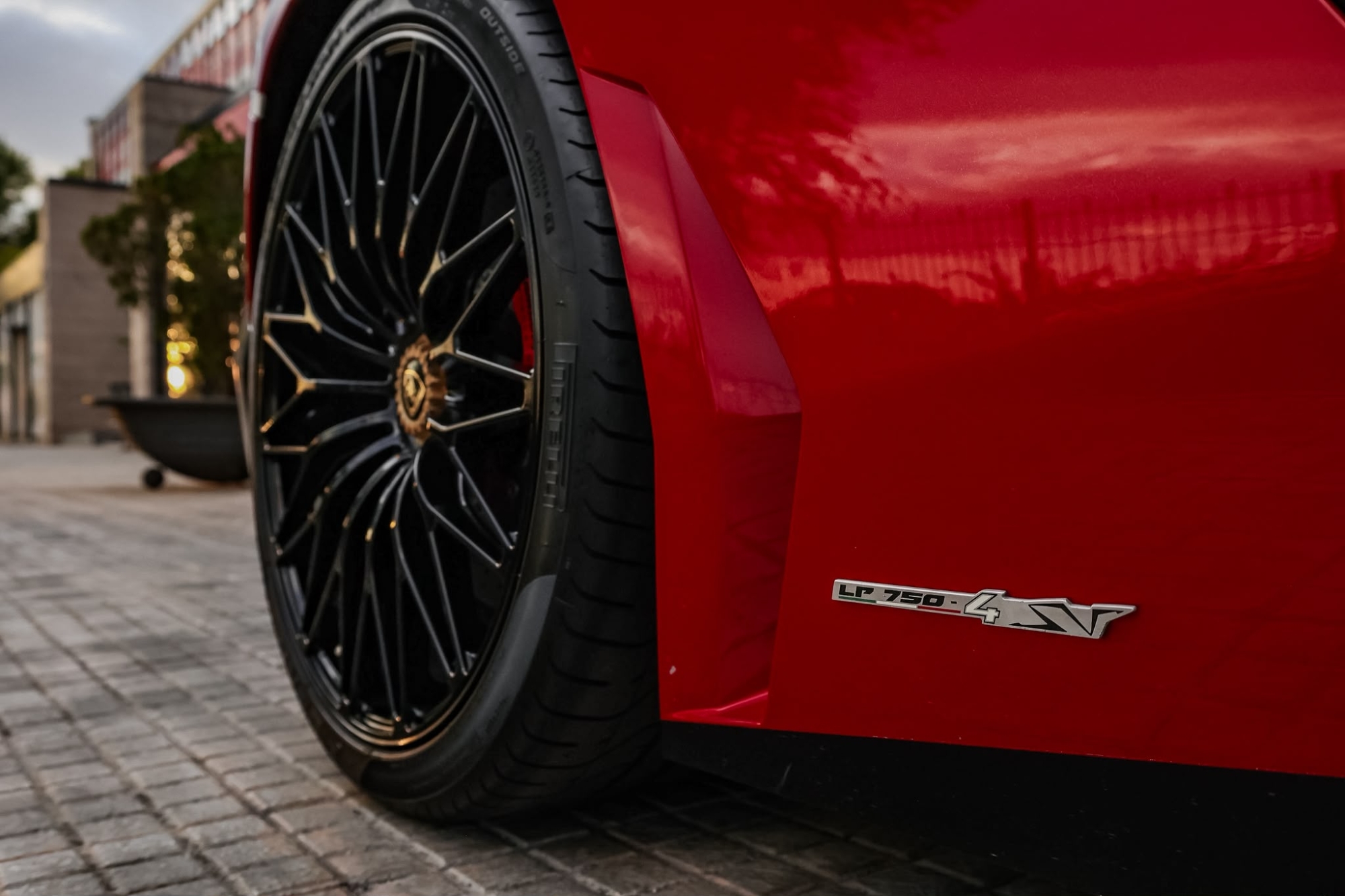 LAMBORGHINI AVENTADOR SV
