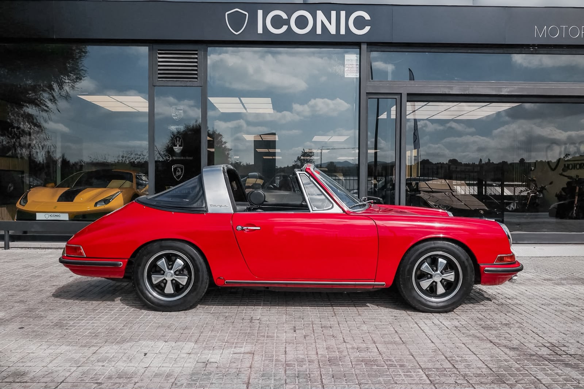 PORSCHE 911 TARGA S