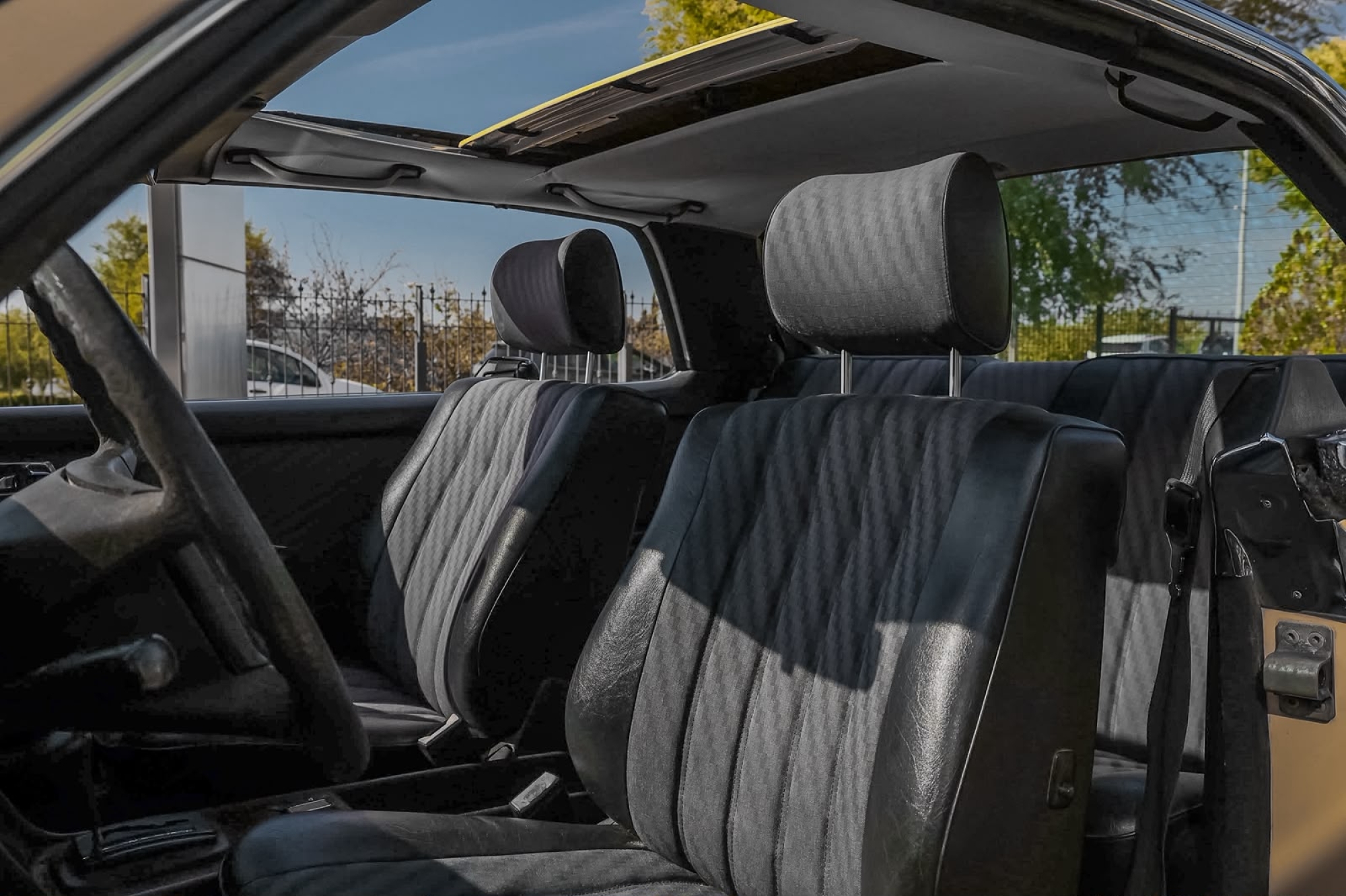 MERCEDES-BENZ 280 CE