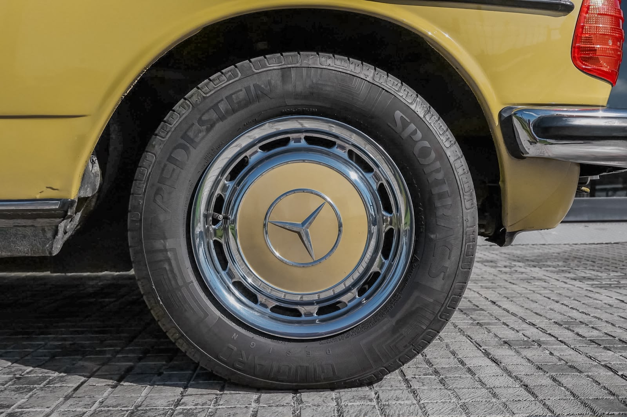 MERCEDES-BENZ 280 CE