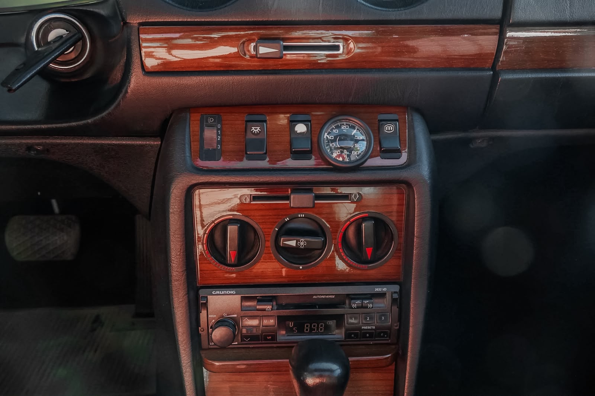 MERCEDES-BENZ 280 CE
