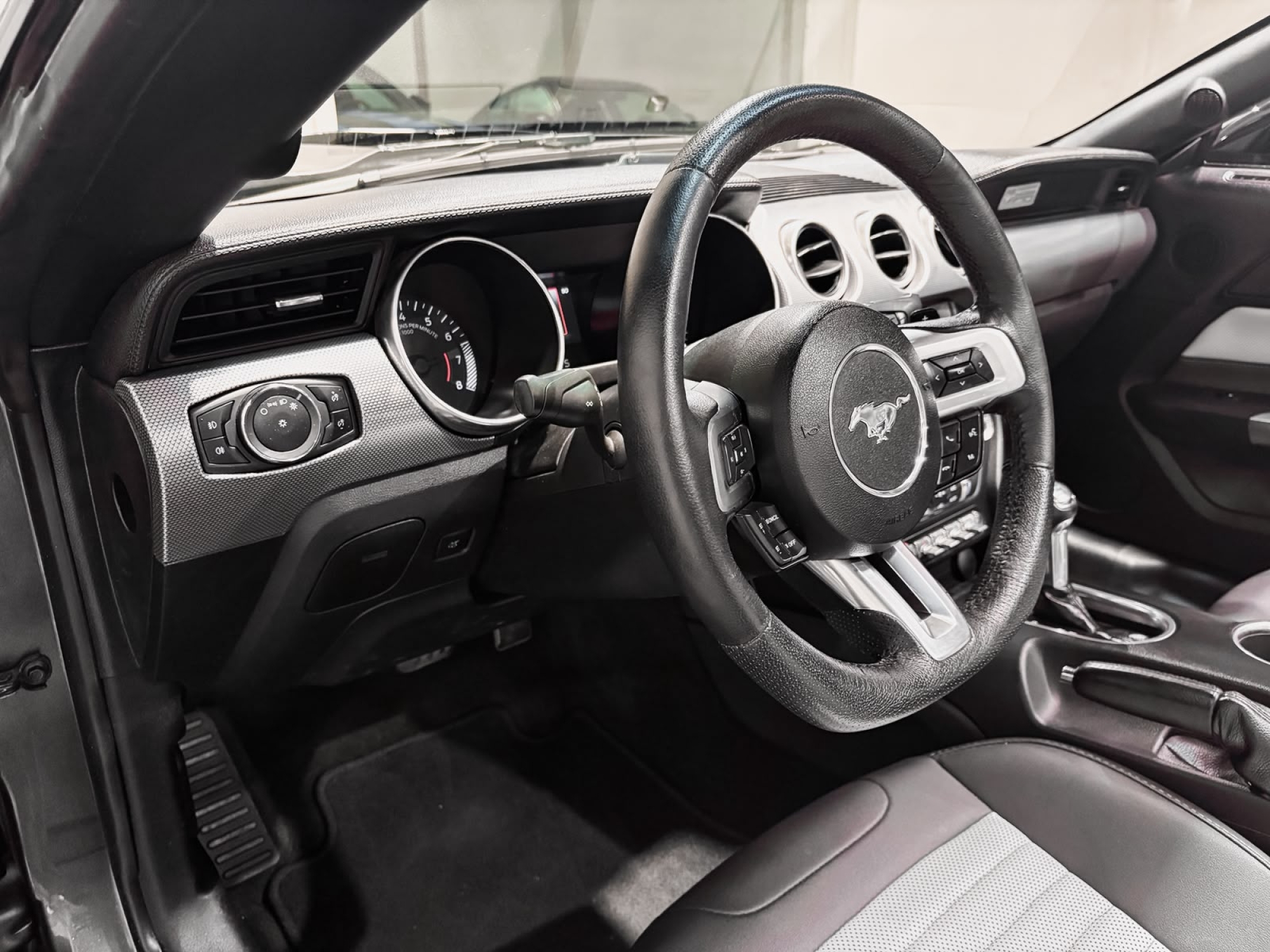 FORD MUSTANG CABRIO