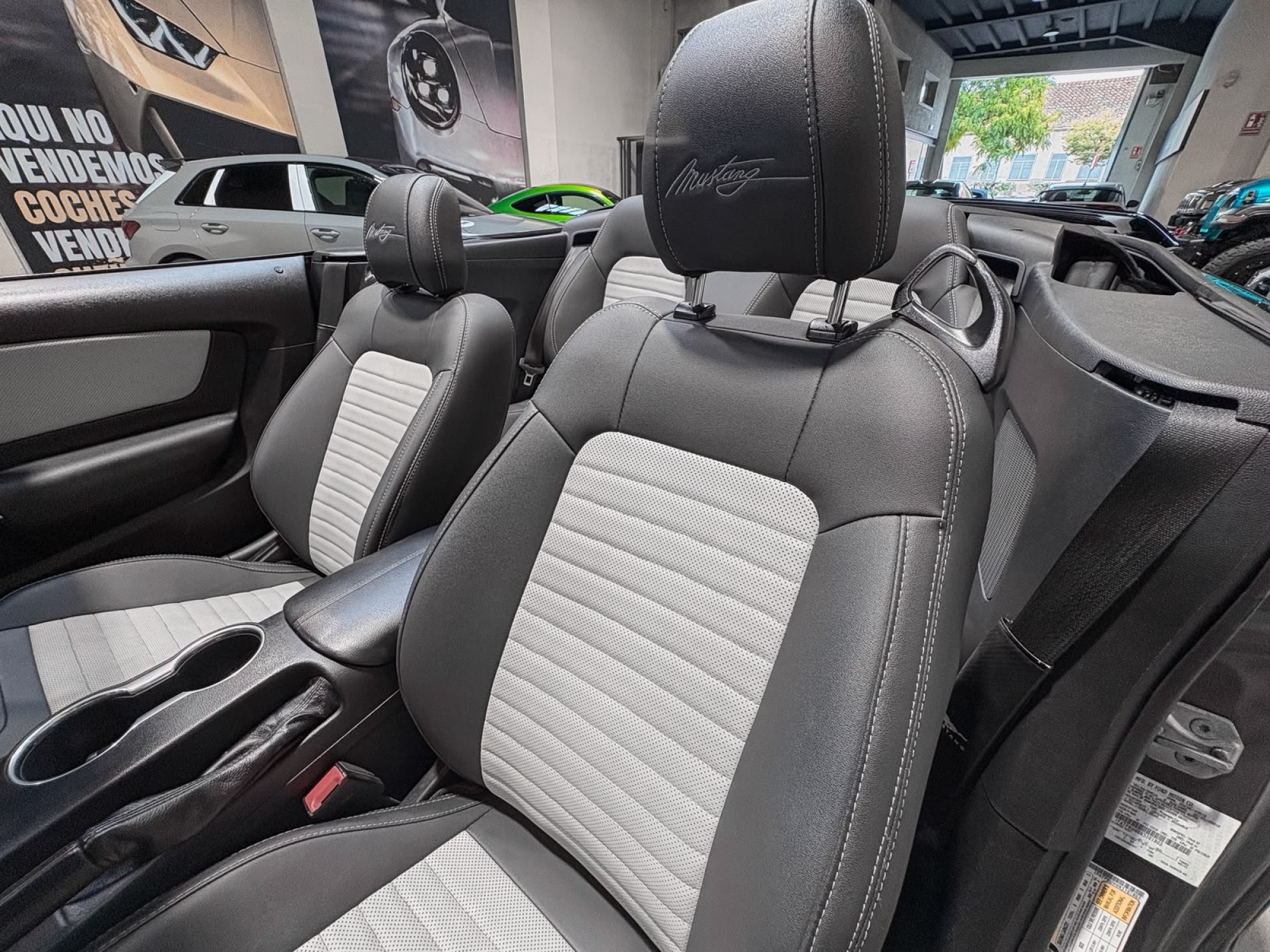 FORD MUSTANG CABRIO