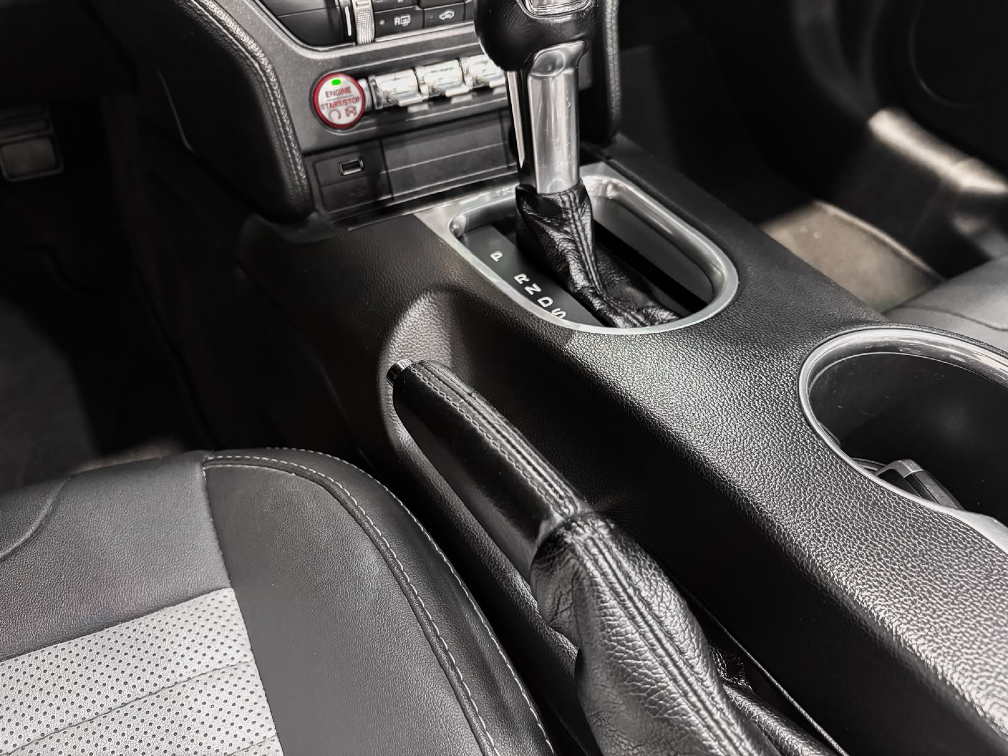 FORD MUSTANG CABRIO