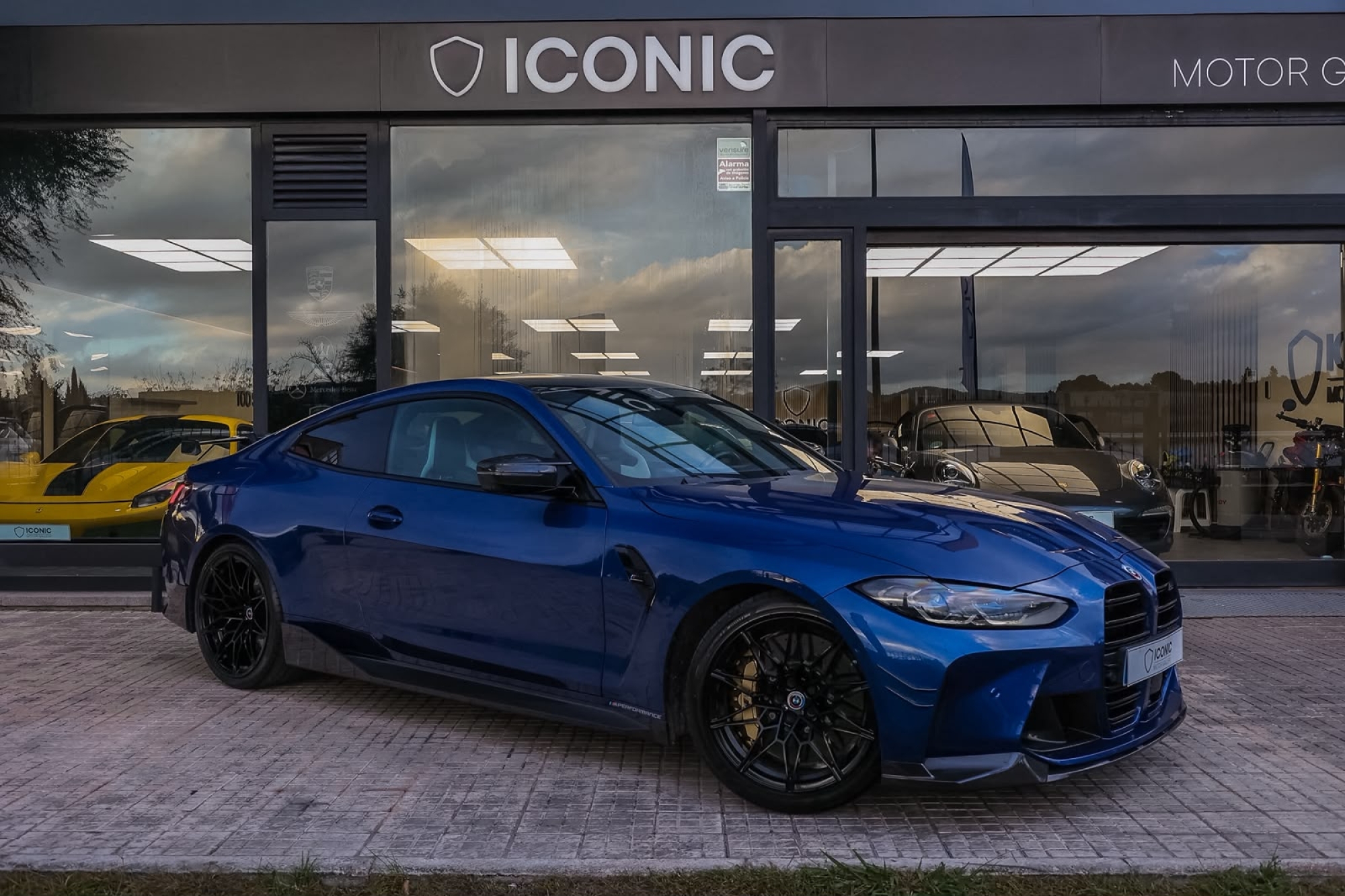 BMW M4 COMPETITION 
