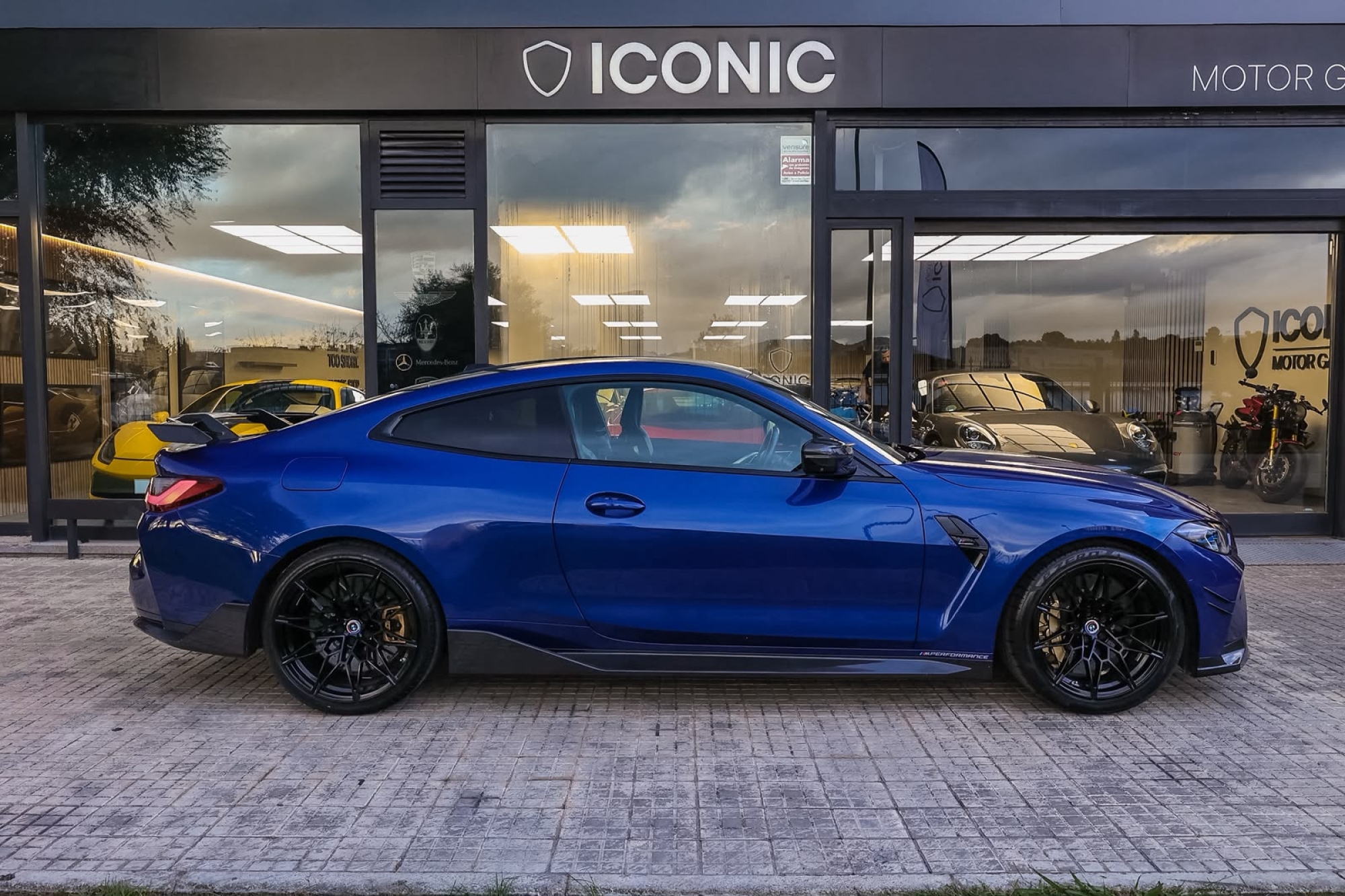 BMW M4 COMPETITION 