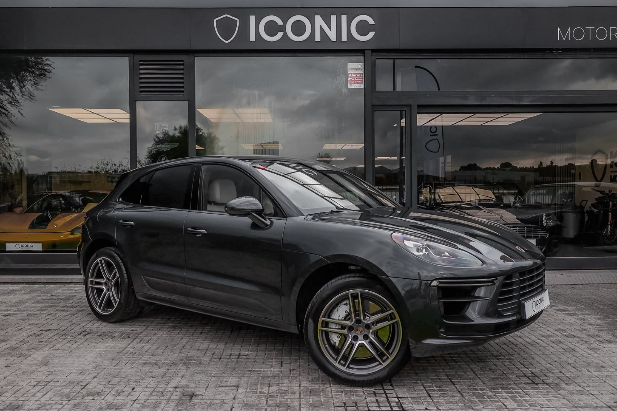 PORSCHE MACAN TURBO