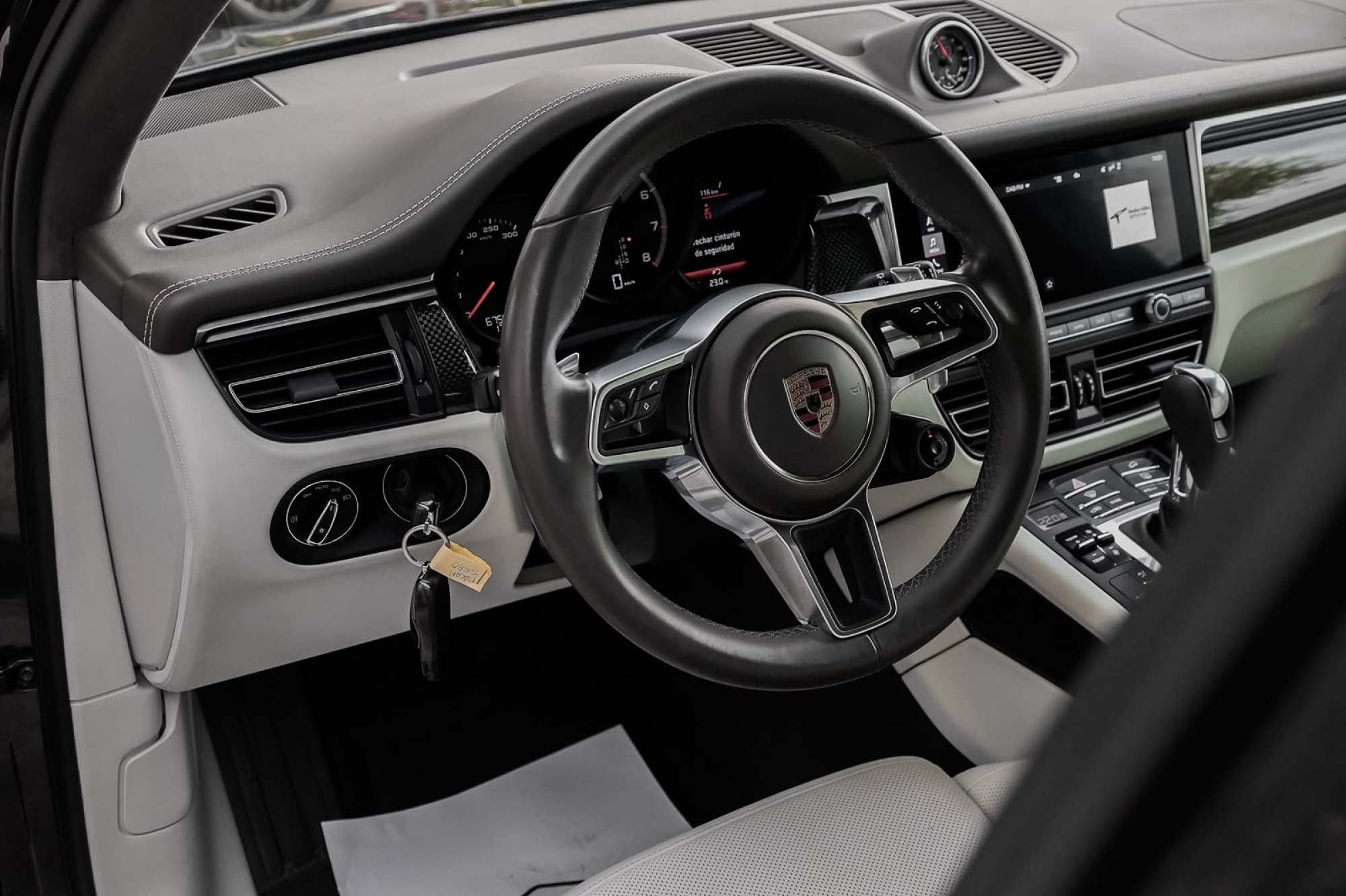 PORSCHE MACAN TURBO