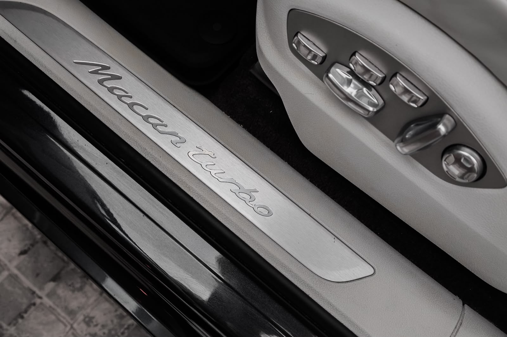 PORSCHE MACAN TURBO