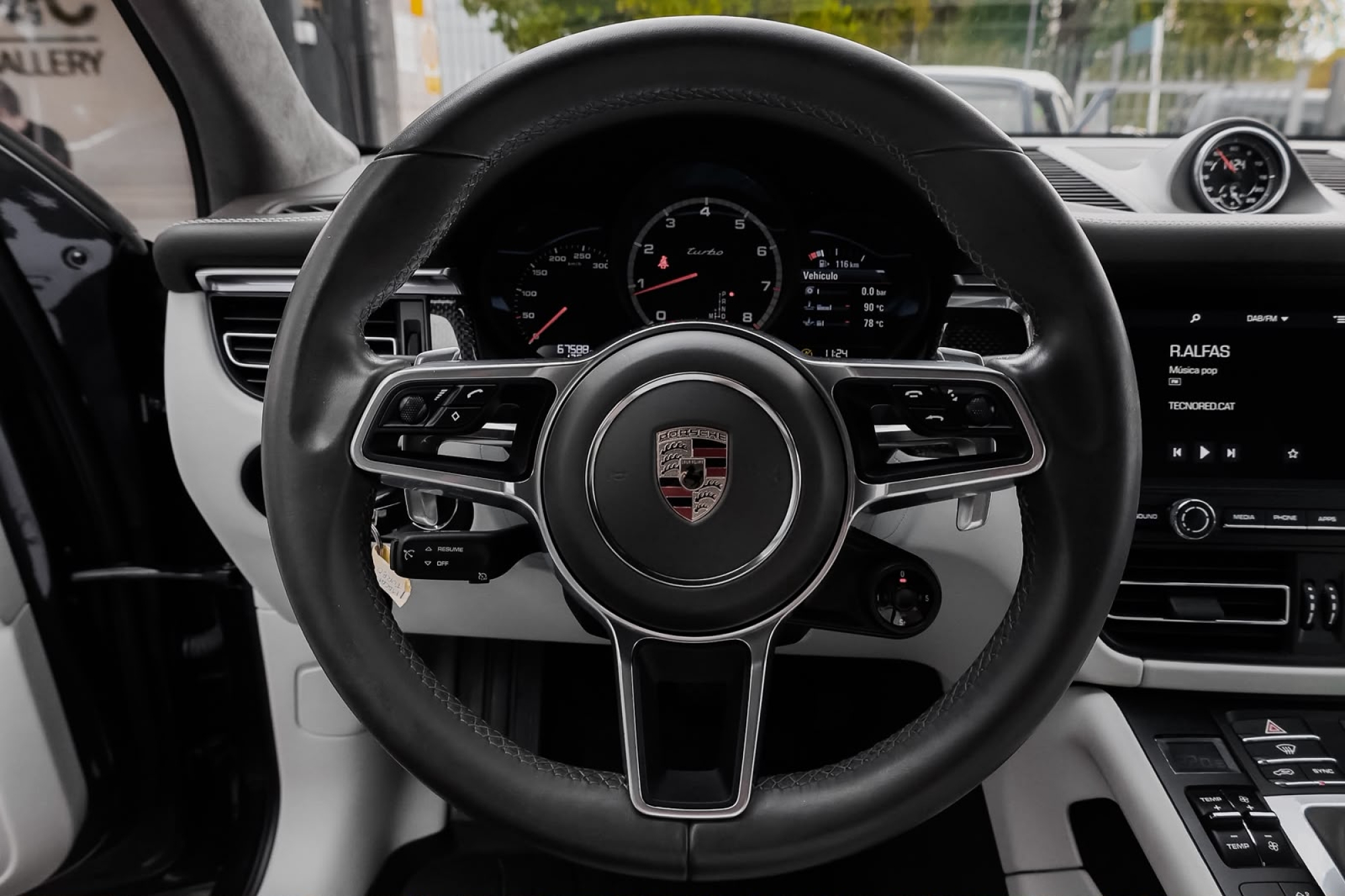 PORSCHE MACAN TURBO