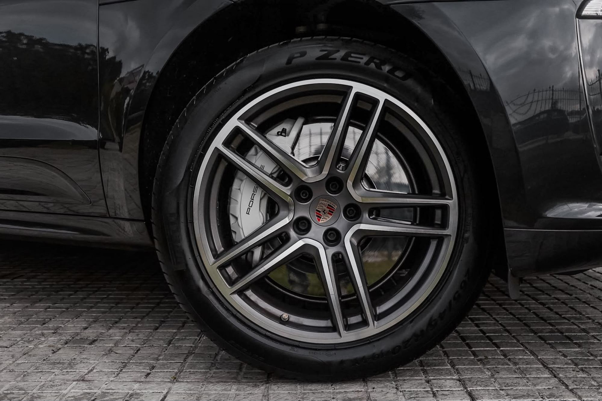 PORSCHE MACAN TURBO