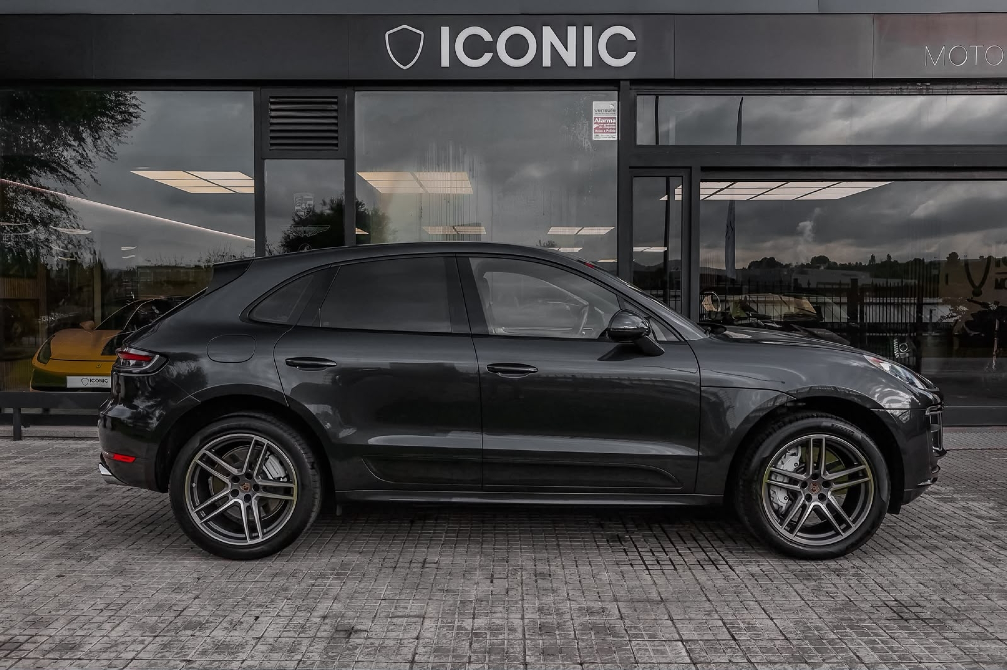 PORSCHE MACAN TURBO