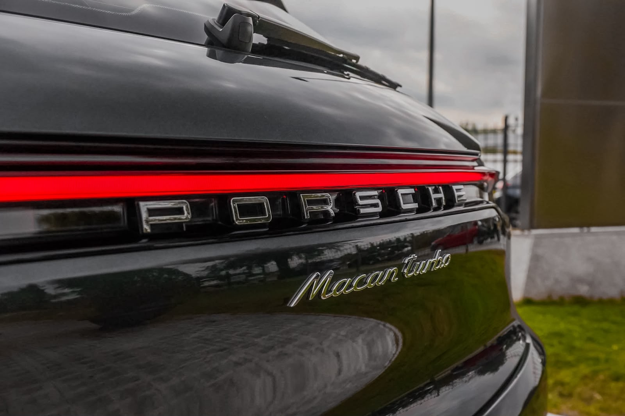 PORSCHE MACAN TURBO