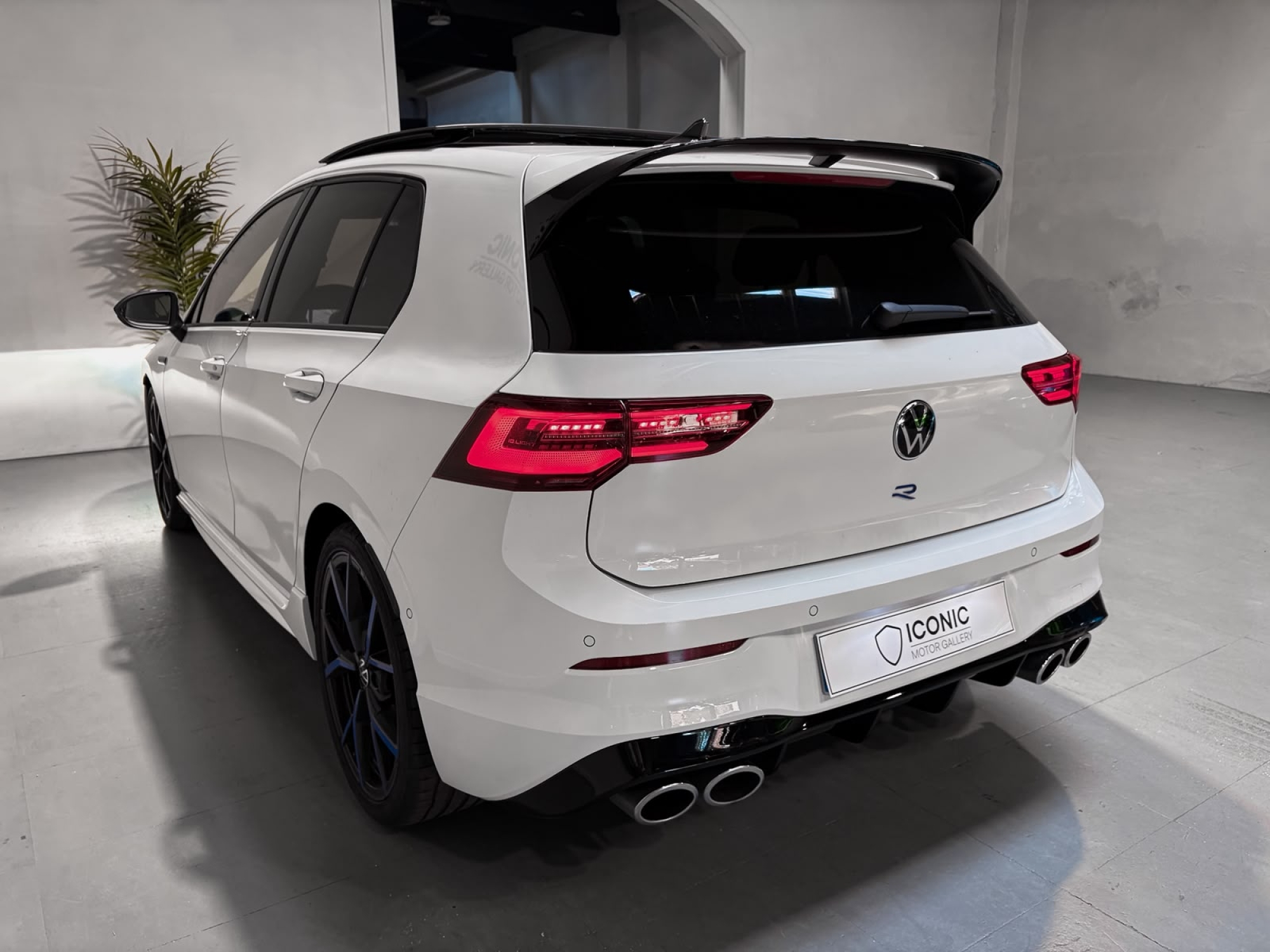 VOLKSWAGEN GOLF R 20 ANIVERSARIO