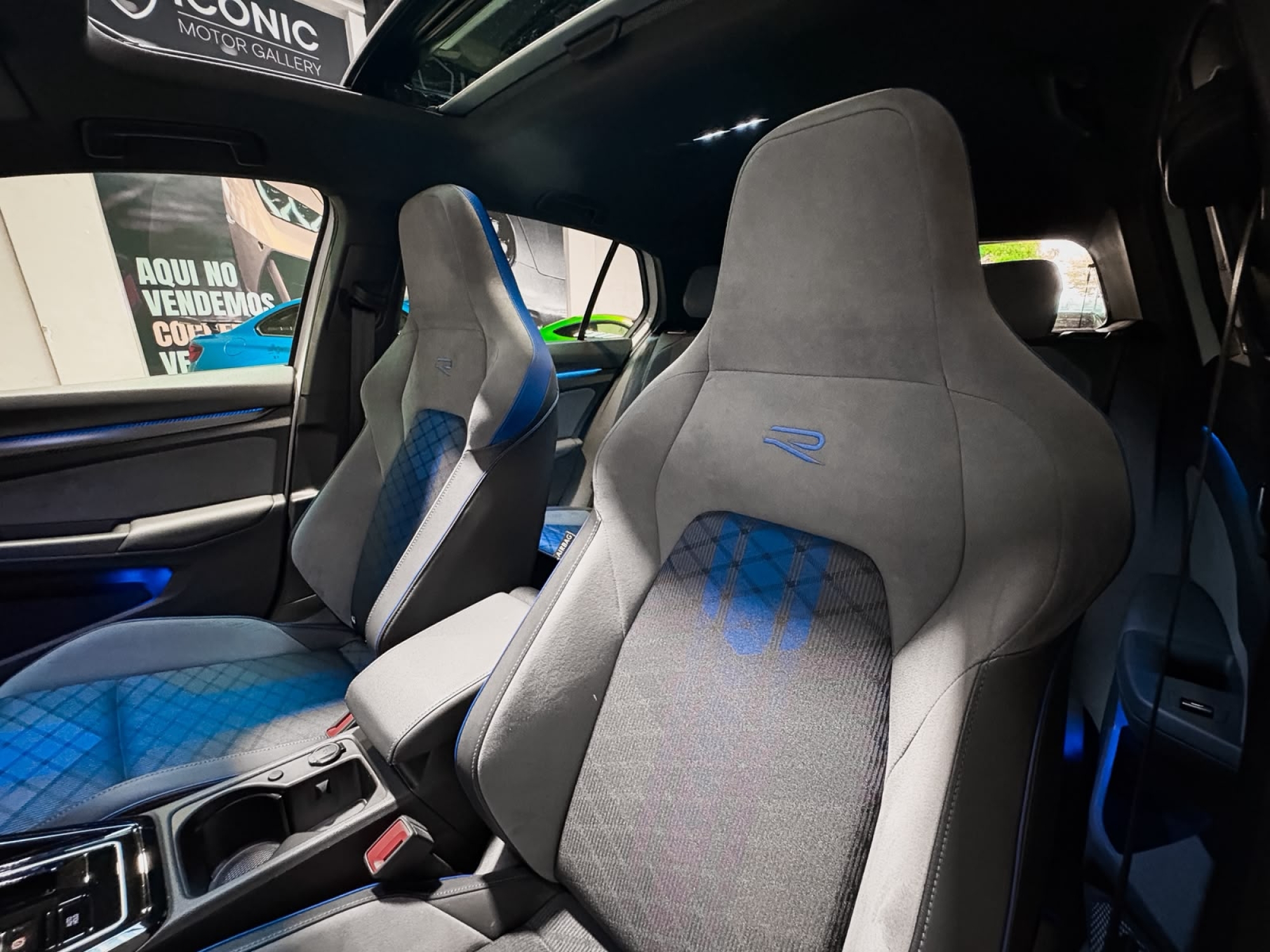VOLKSWAGEN GOLF R 20 ANIVERSARIO