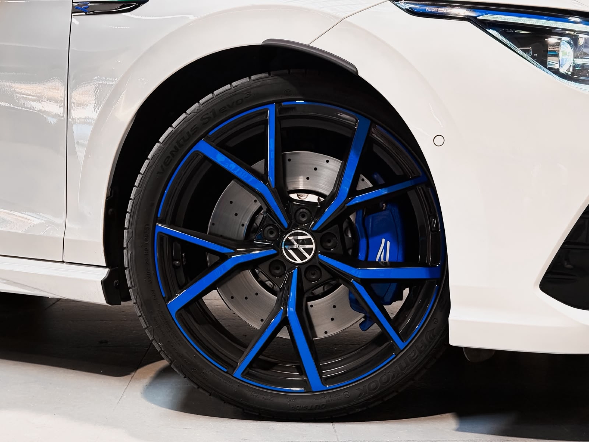 VOLKSWAGEN GOLF R 20 ANIVERSARIO