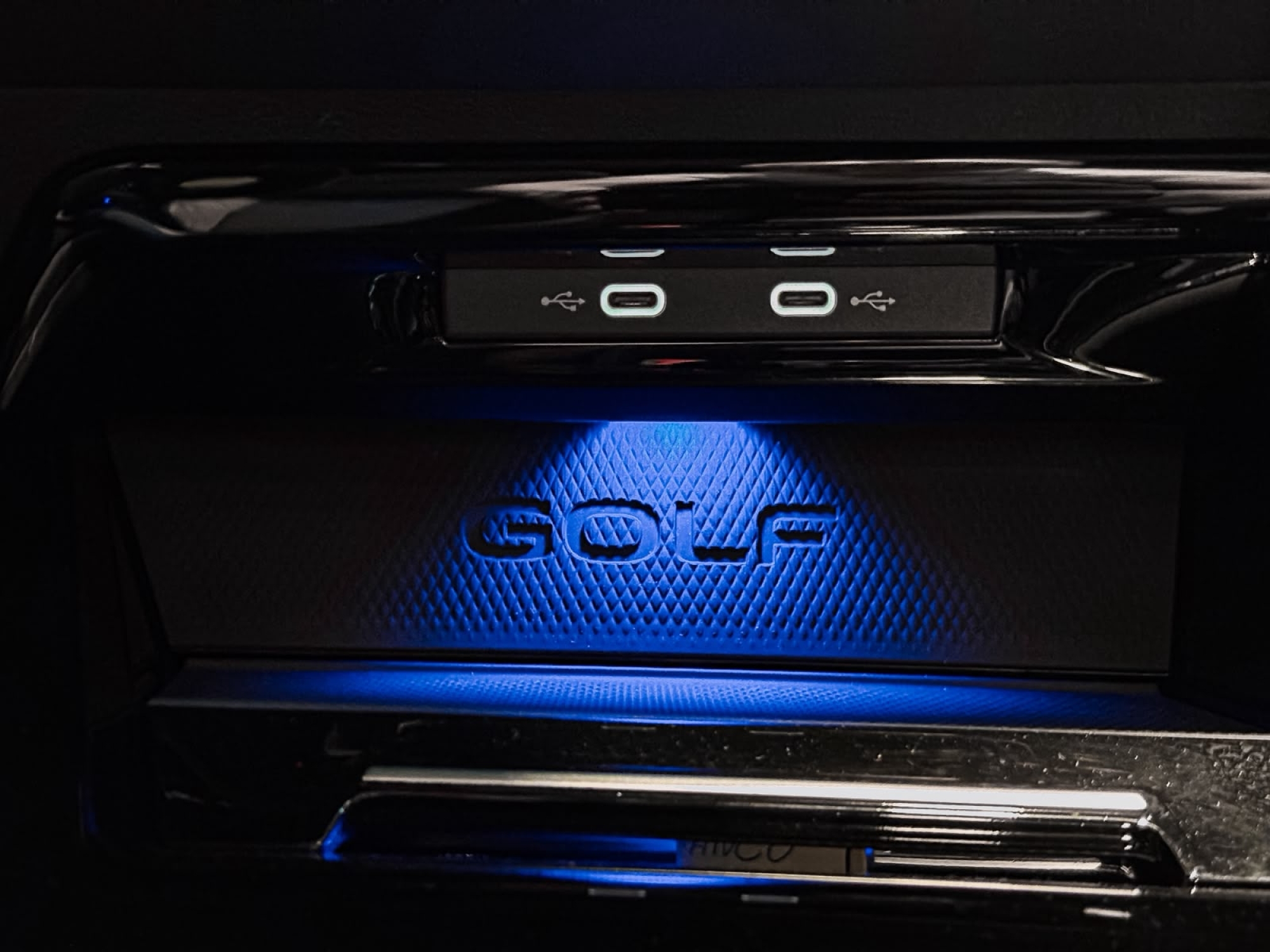 VOLKSWAGEN GOLF R 20 ANIVERSARIO