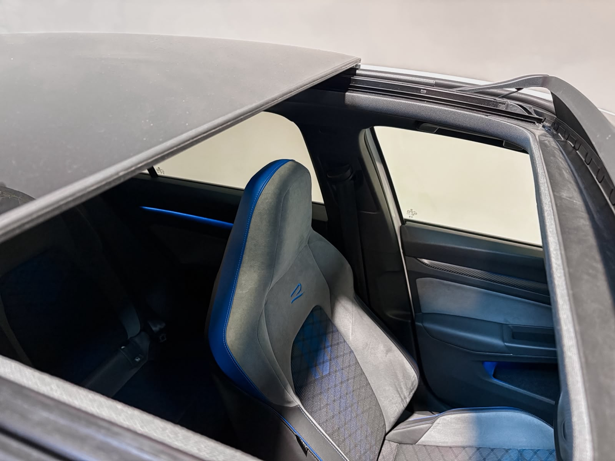 VOLKSWAGEN GOLF R 20 ANIVERSARIO