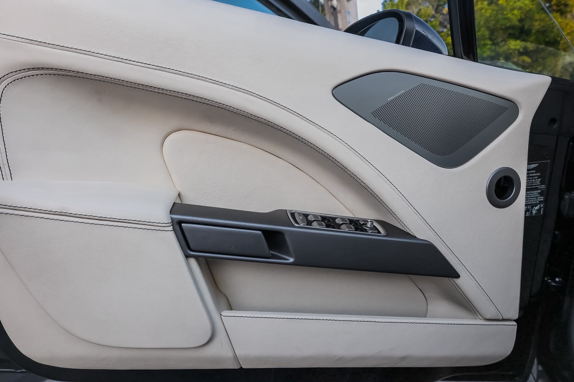 ASTON MARTIN RAPIDE
