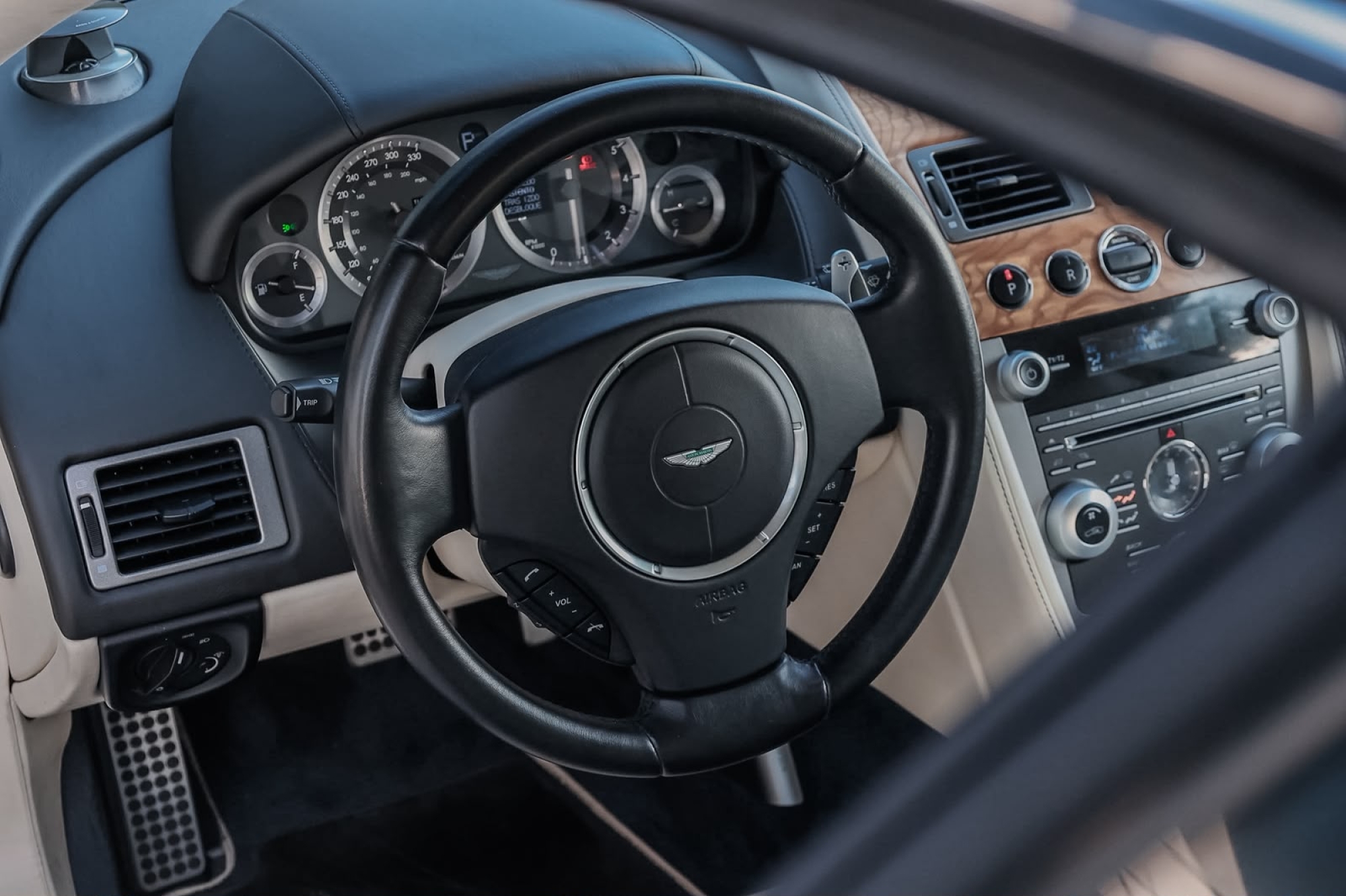 ASTON MARTIN RAPIDE