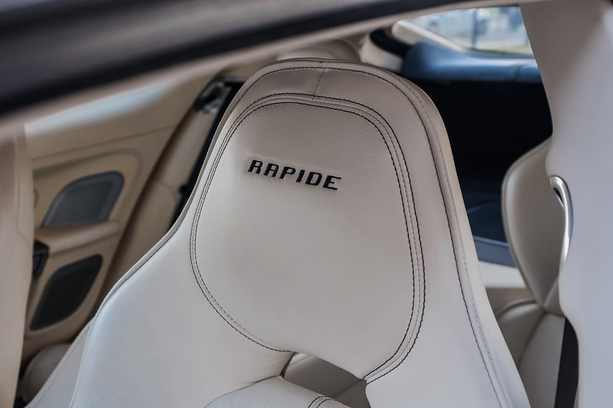 ASTON MARTIN RAPIDE