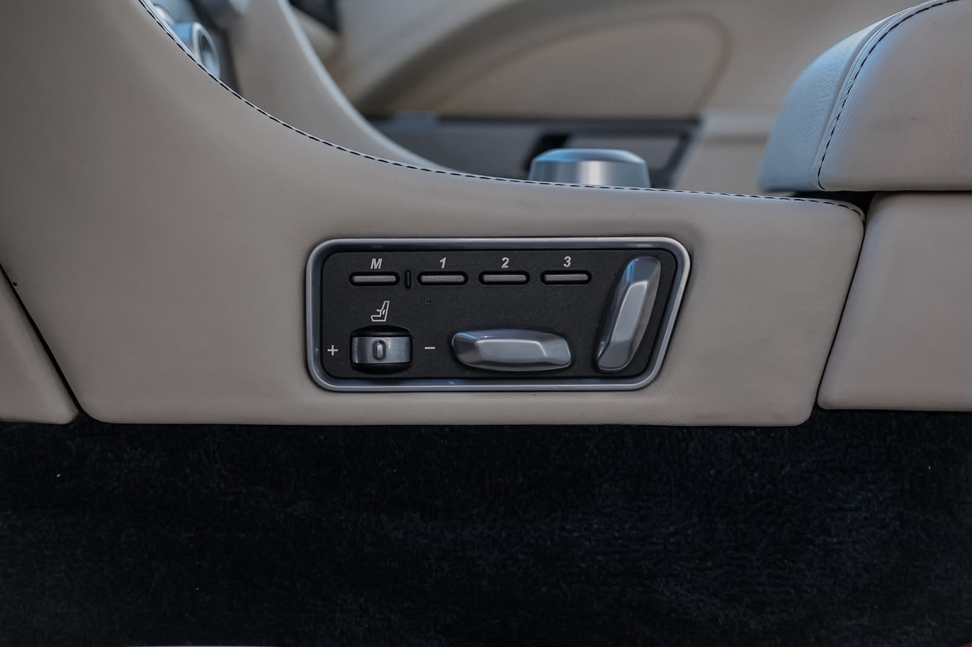 ASTON MARTIN RAPIDE