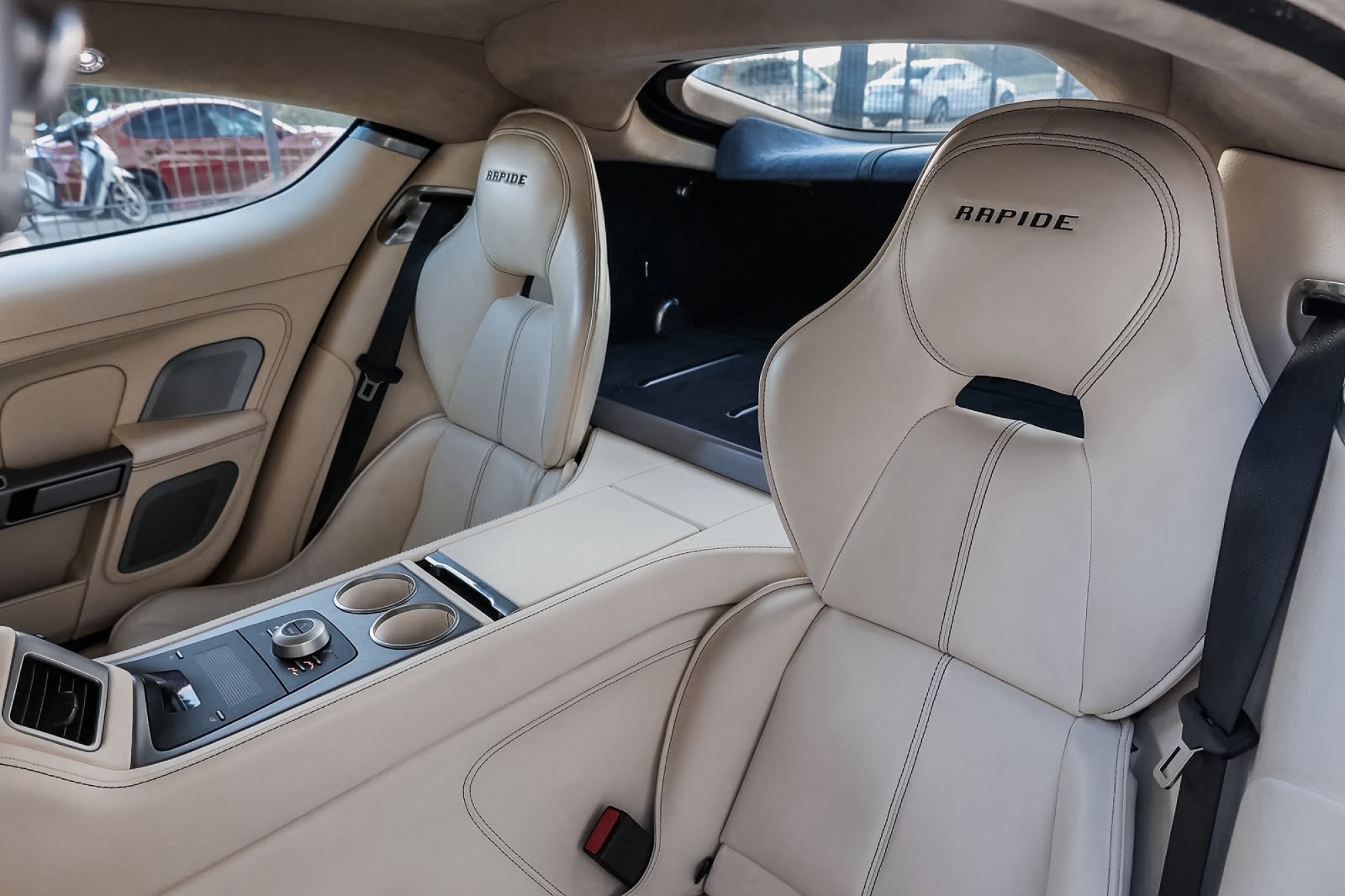 ASTON MARTIN RAPIDE