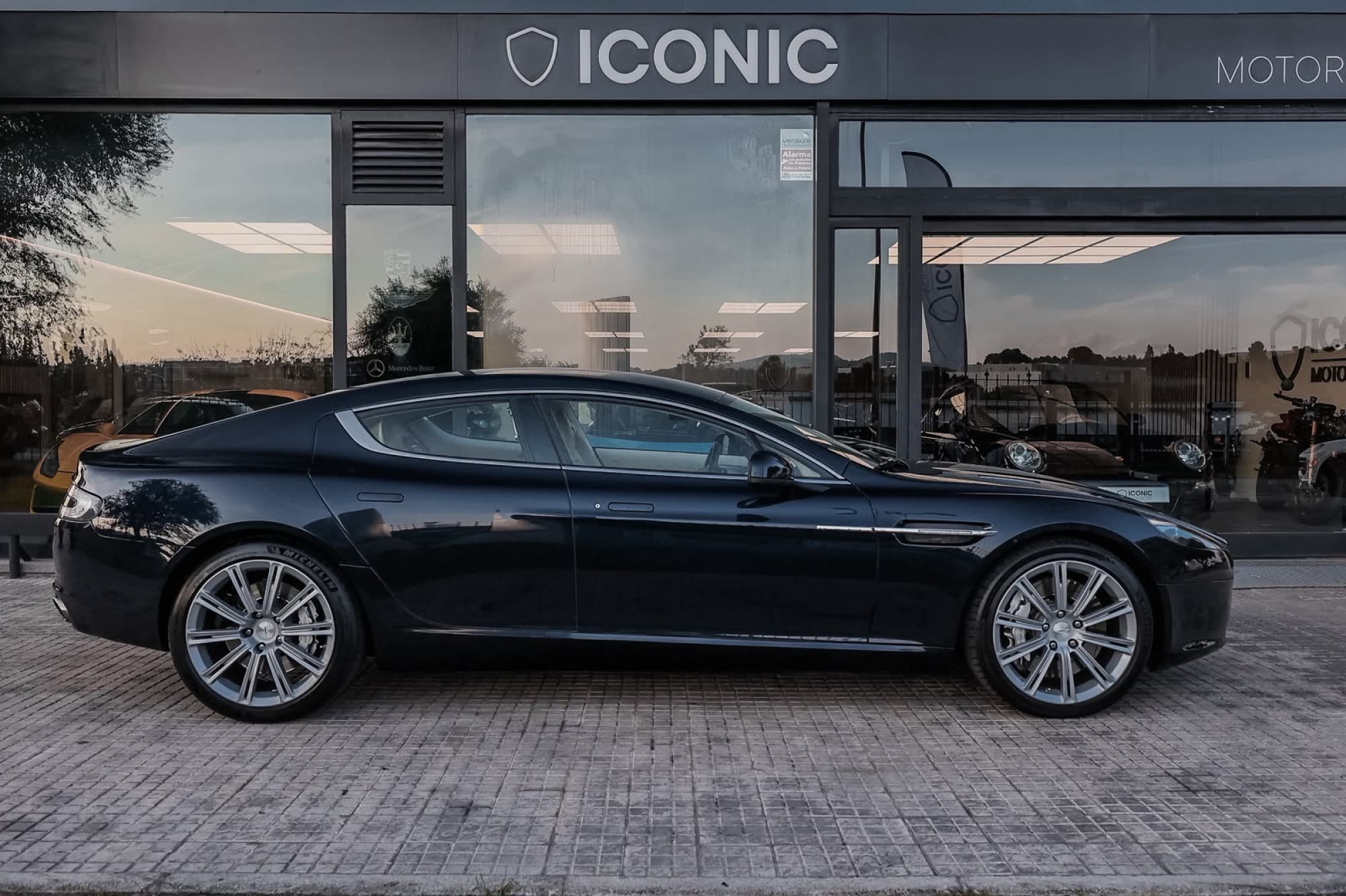 ASTON MARTIN RAPIDE