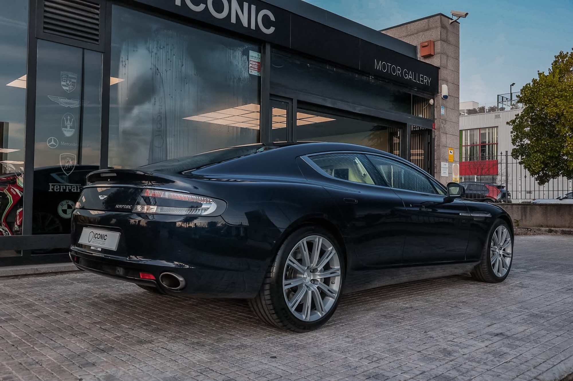 ASTON MARTIN RAPIDE