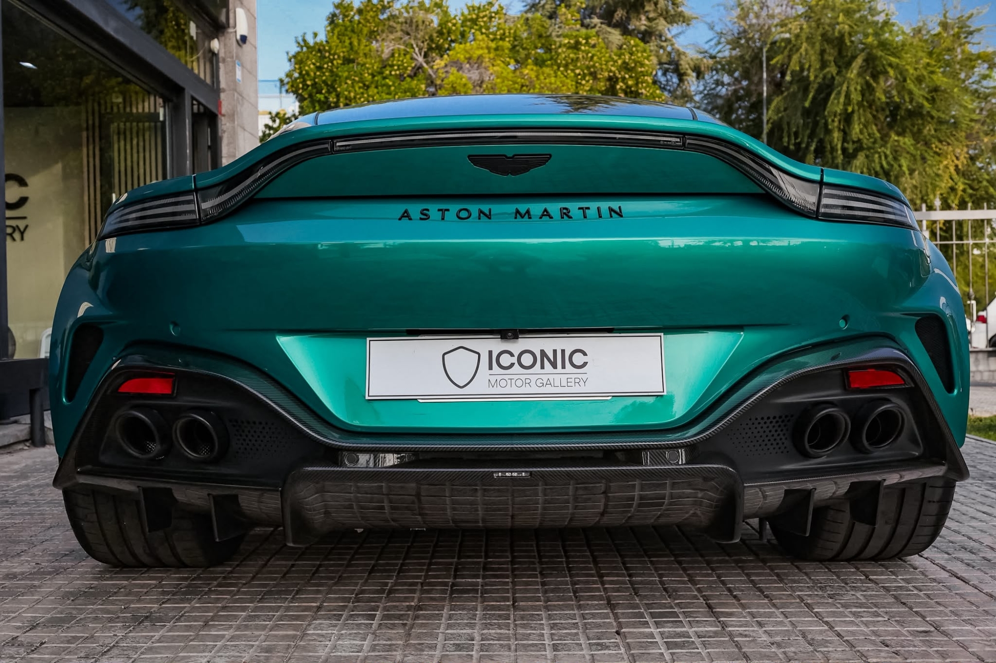 ASTON MARTIN VANTAGE