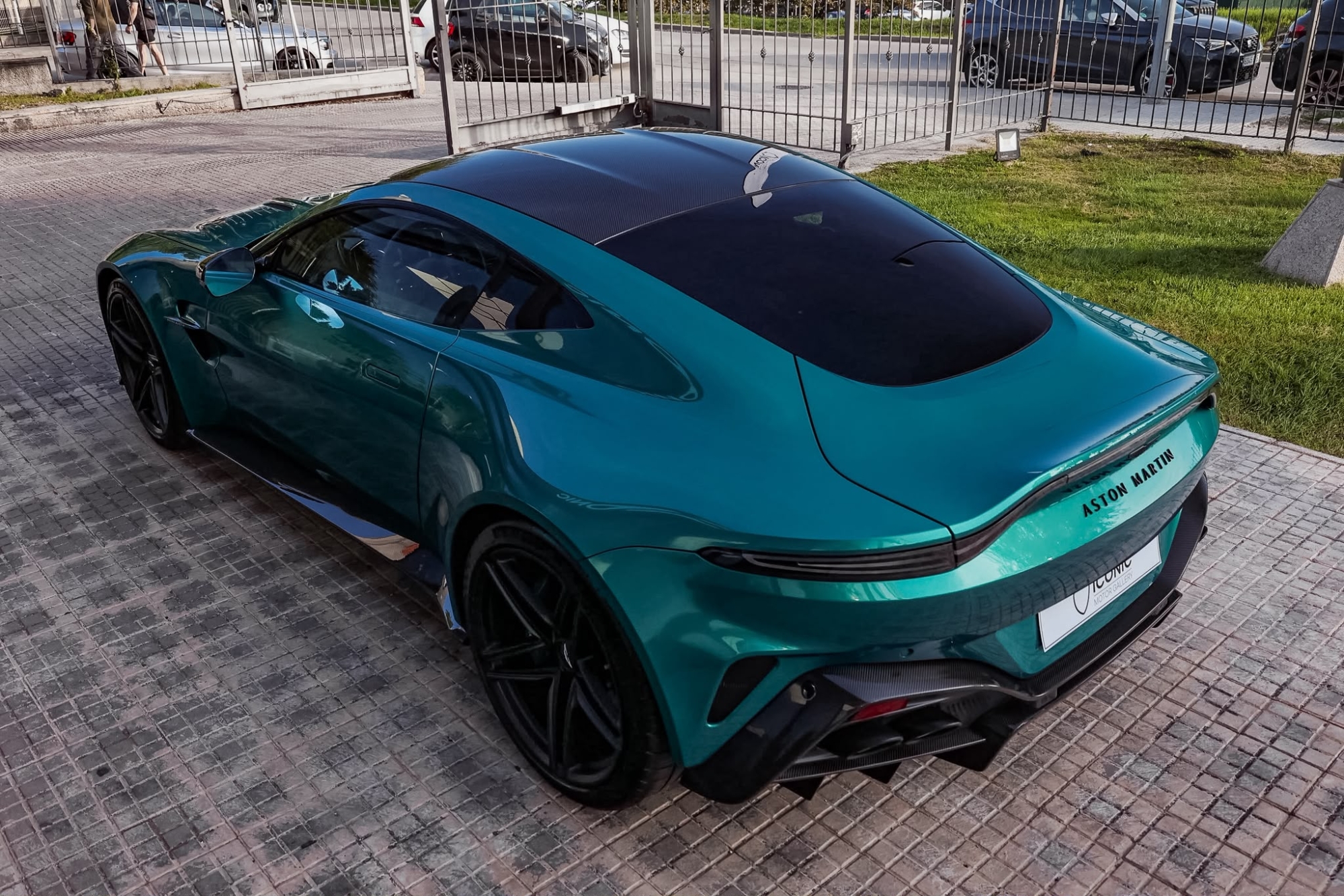 ASTON MARTIN VANTAGE