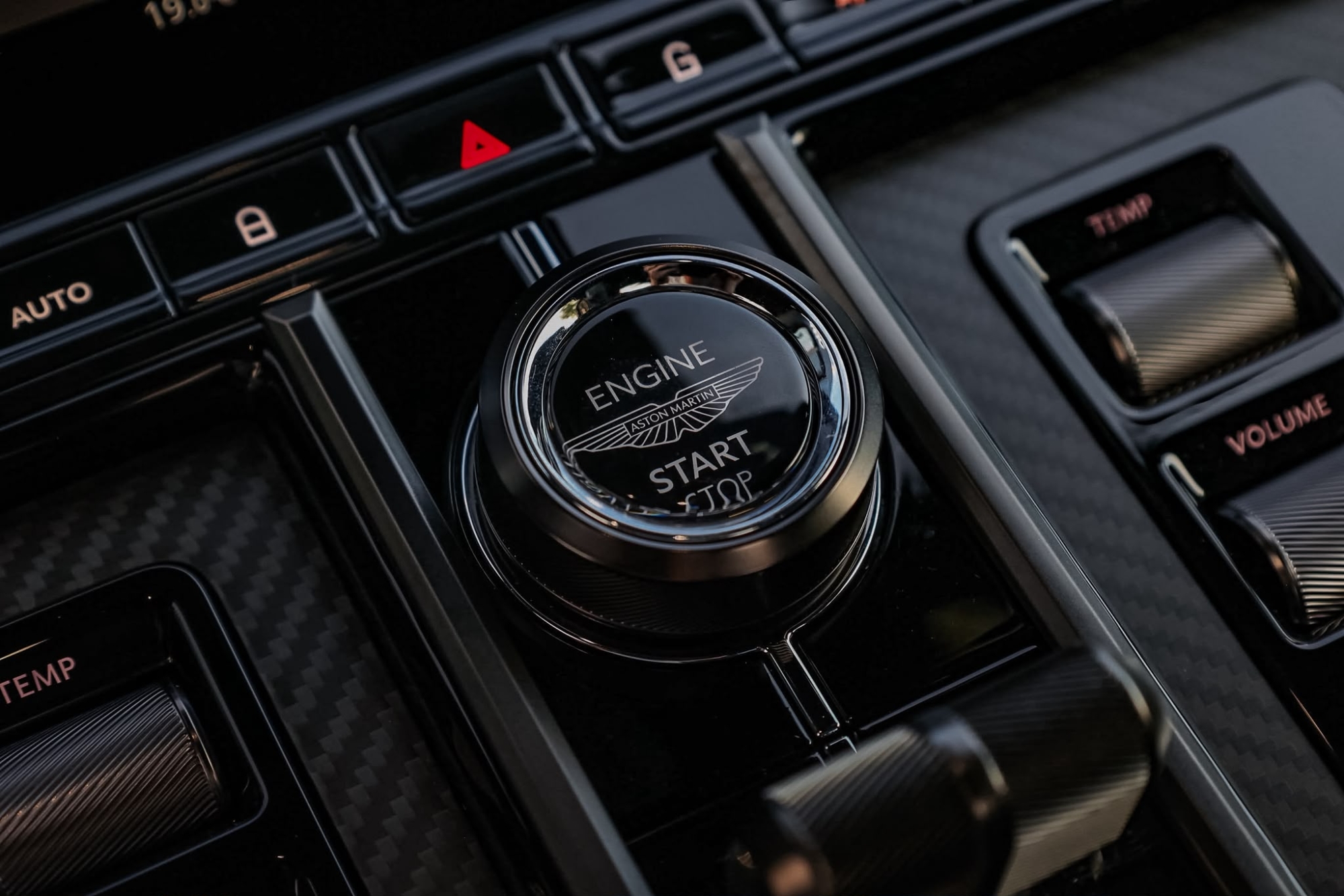 ASTON MARTIN VANTAGE