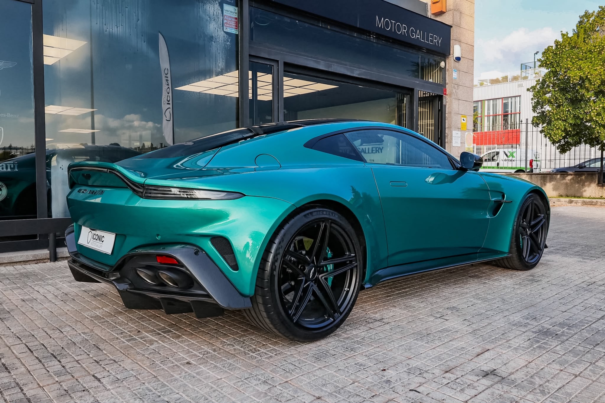 ASTON MARTIN VANTAGE
