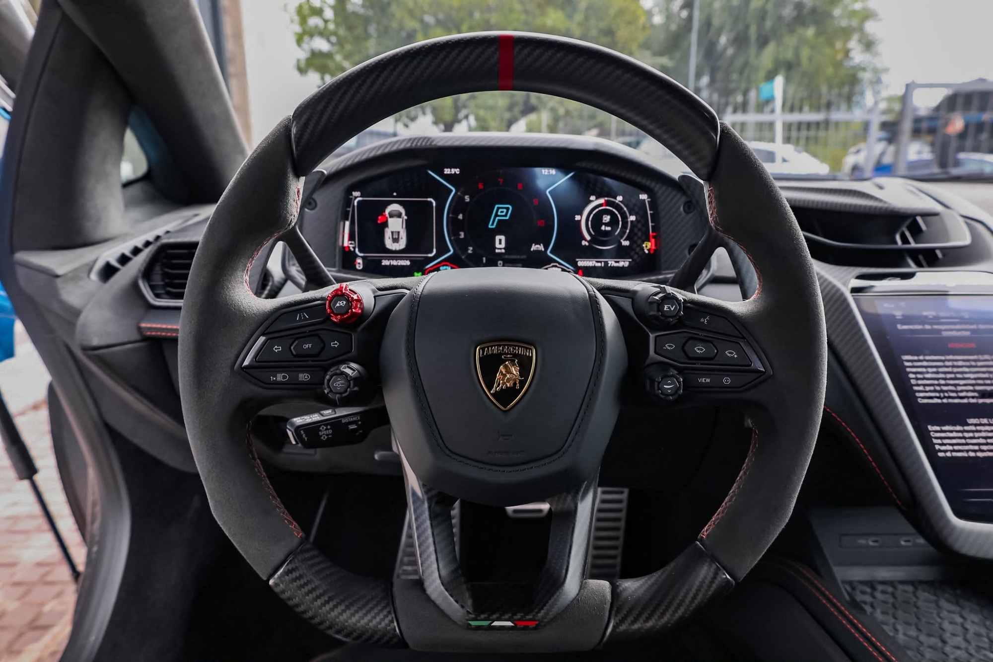 LAMBORGHINI REVUELTO FULL CARBONO