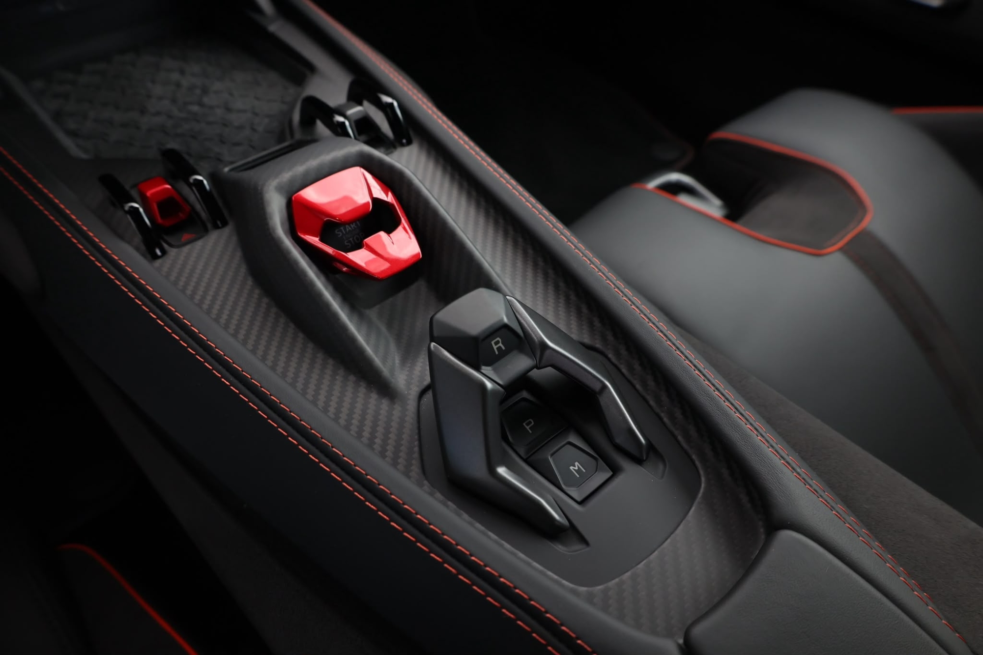 LAMBORGHINI REVUELTO FULL CARBONO